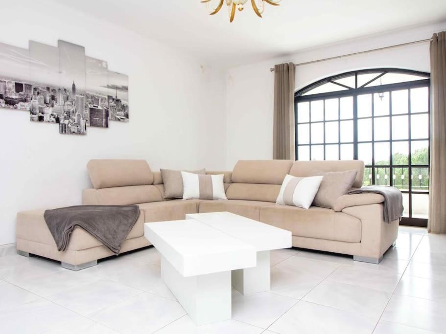 Irene Golf House - Privat Heated Pool & Games & Golf Villa