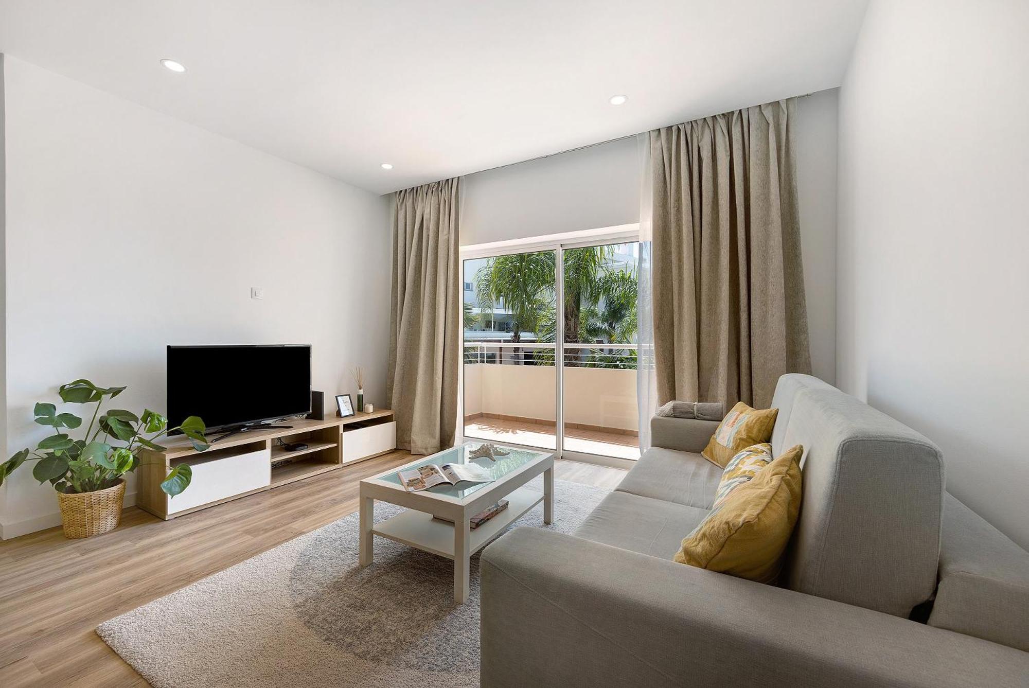 Apartment Mos - *