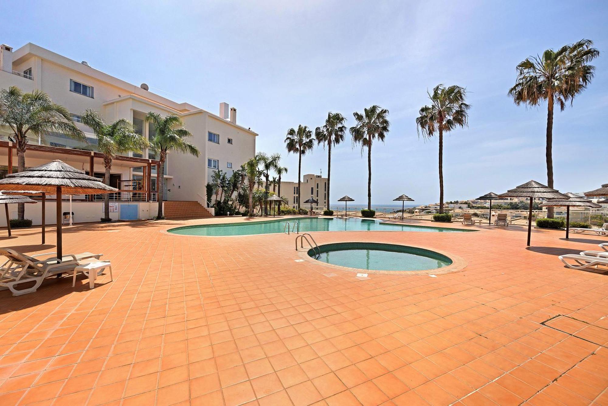 Apartment Mos - *