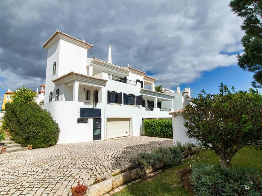 Irene Golf House - Privat Heated Pool & Games & Golf Villa Quarteira