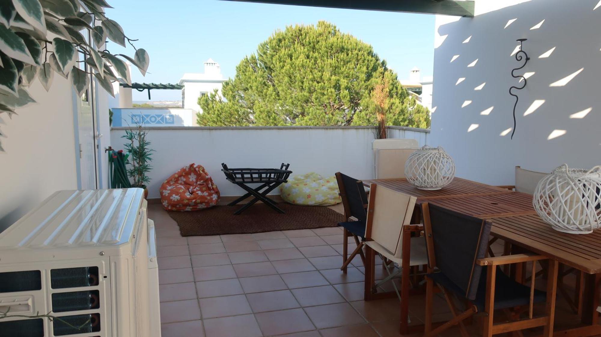 Garden Villa, Cosy House By The Sea *