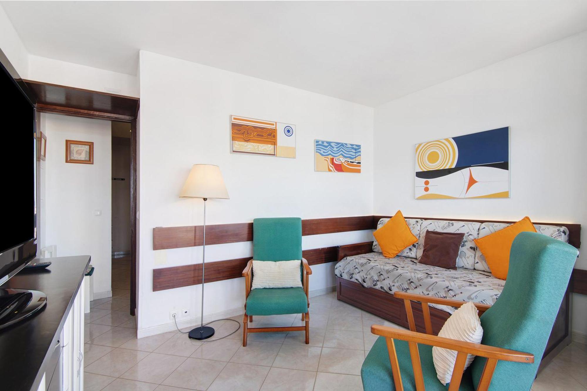Apartment With Ocean View