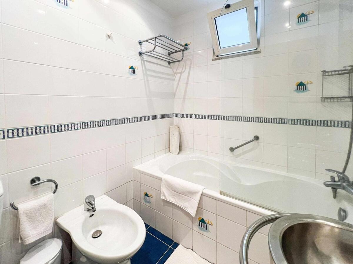 Terrace - Amazing Views Of Town Apartment Garajau