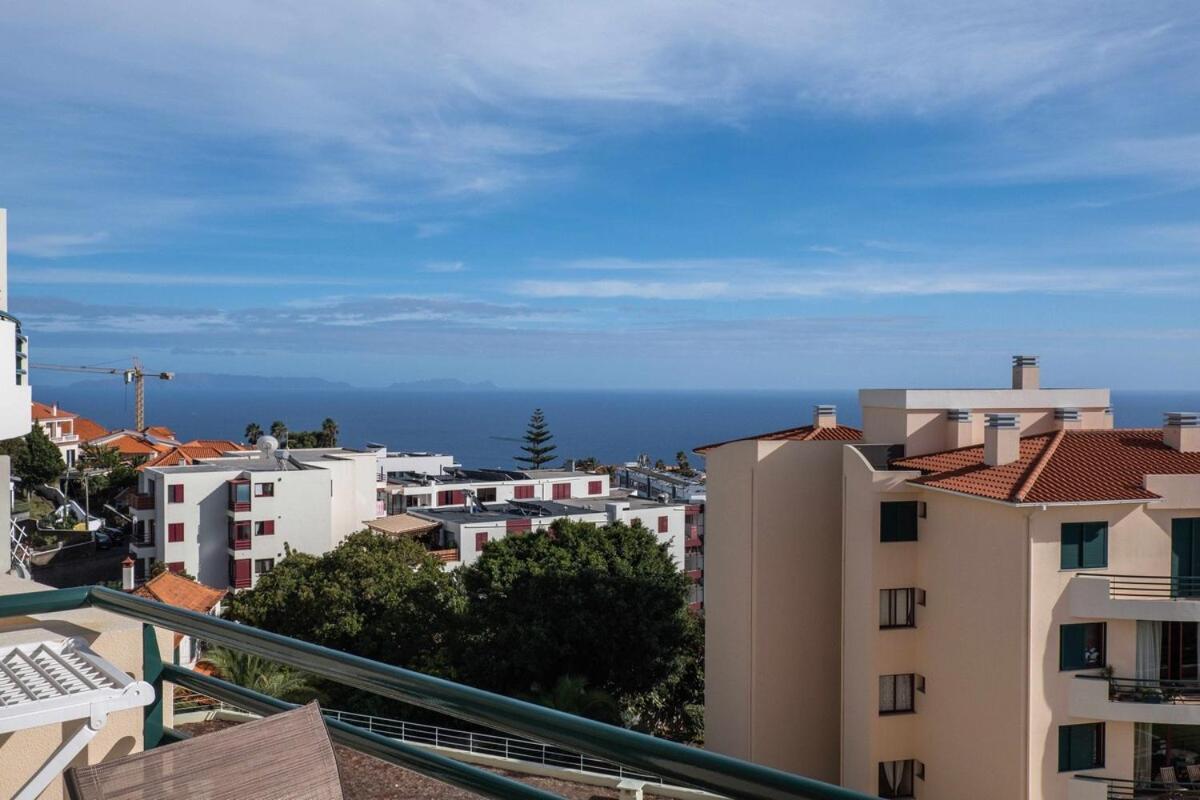 Terrace - Amazing Views Of Town Apartment Garajau