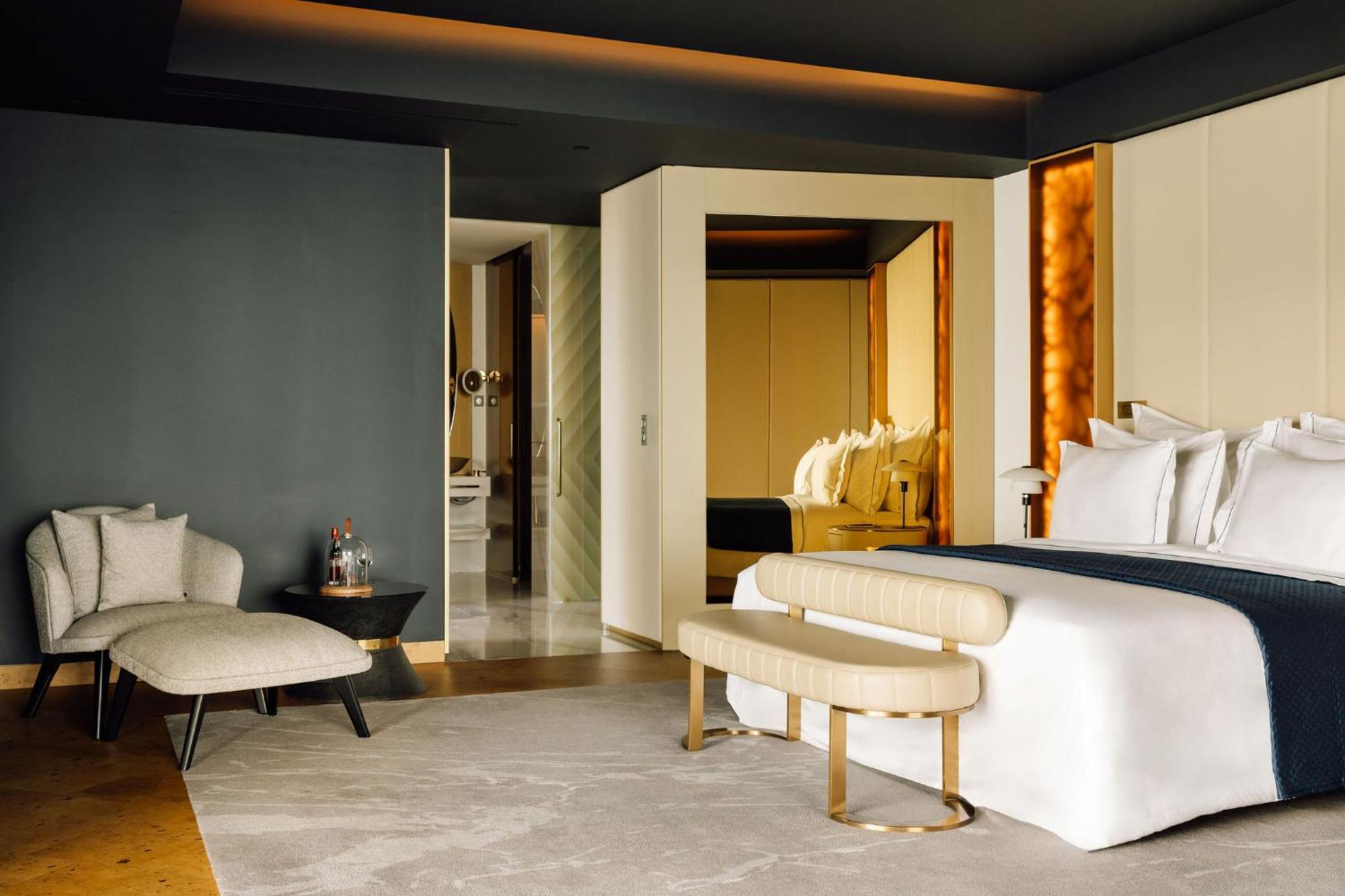 Hotel The Reserve - Within Savoy Palace - The Leading Of The World