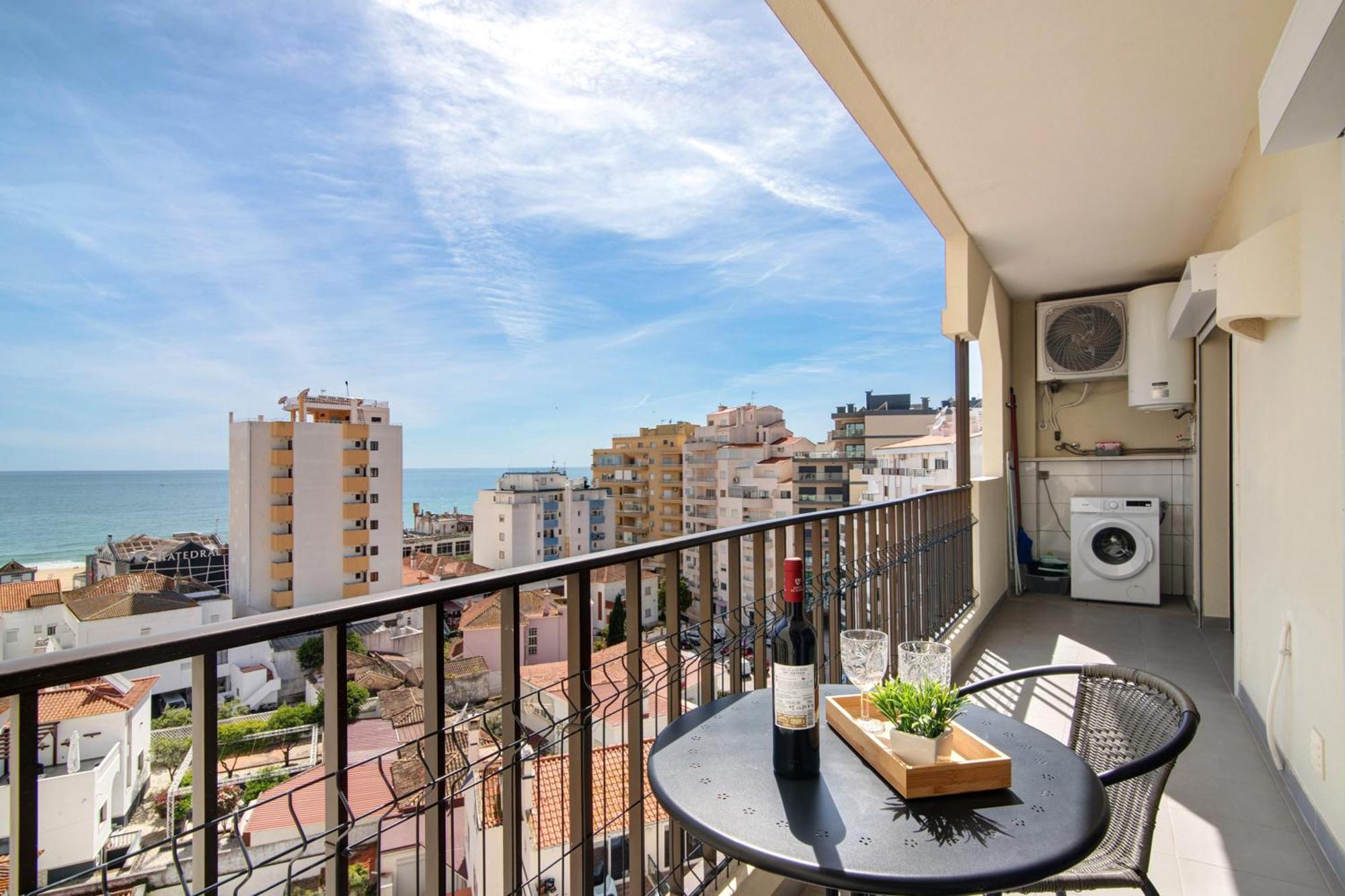 Luxury View - Da Rocha *