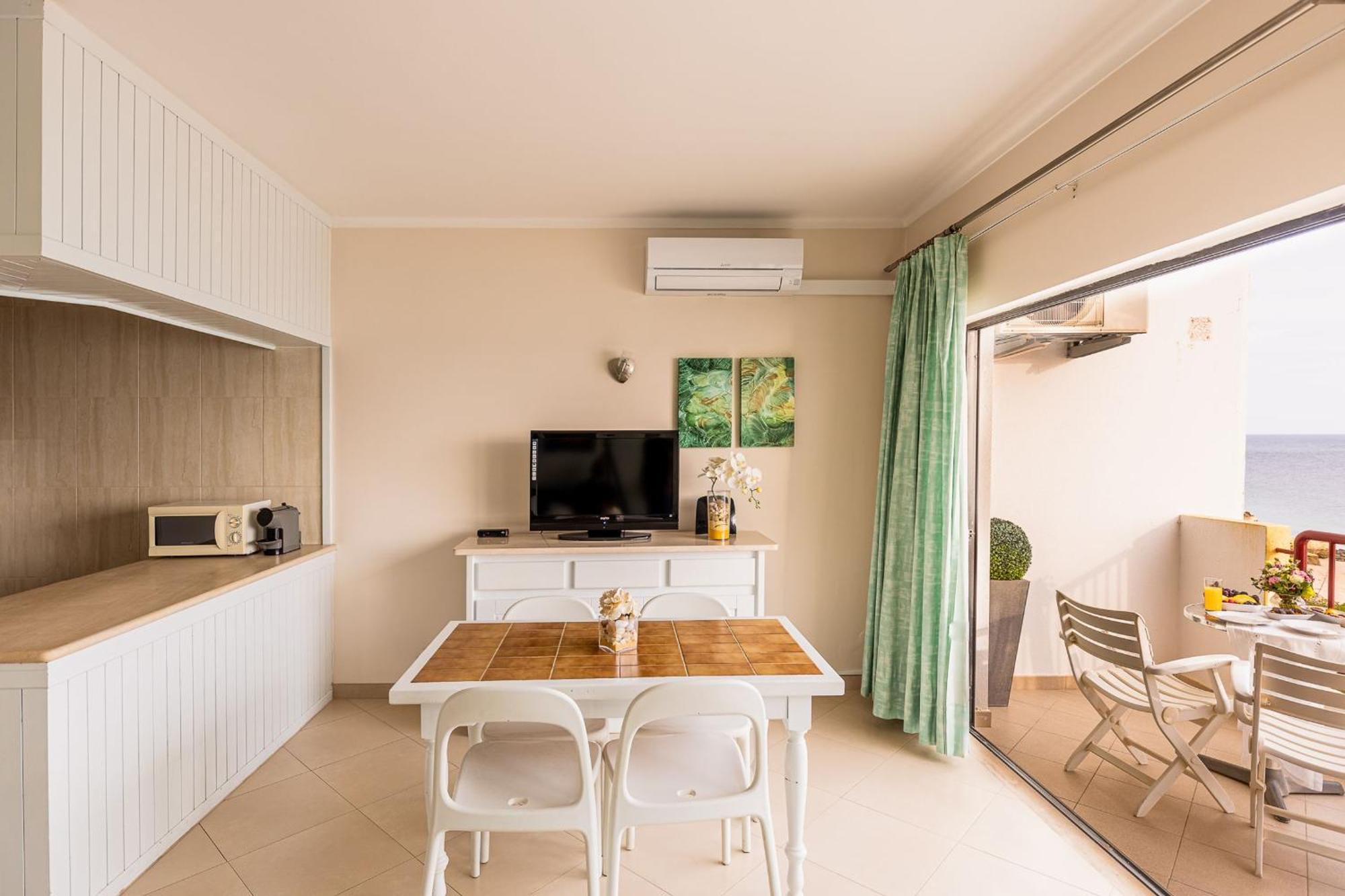 Beachfront 1 Bdr With Pool By Lovelystay Apartment Portimao