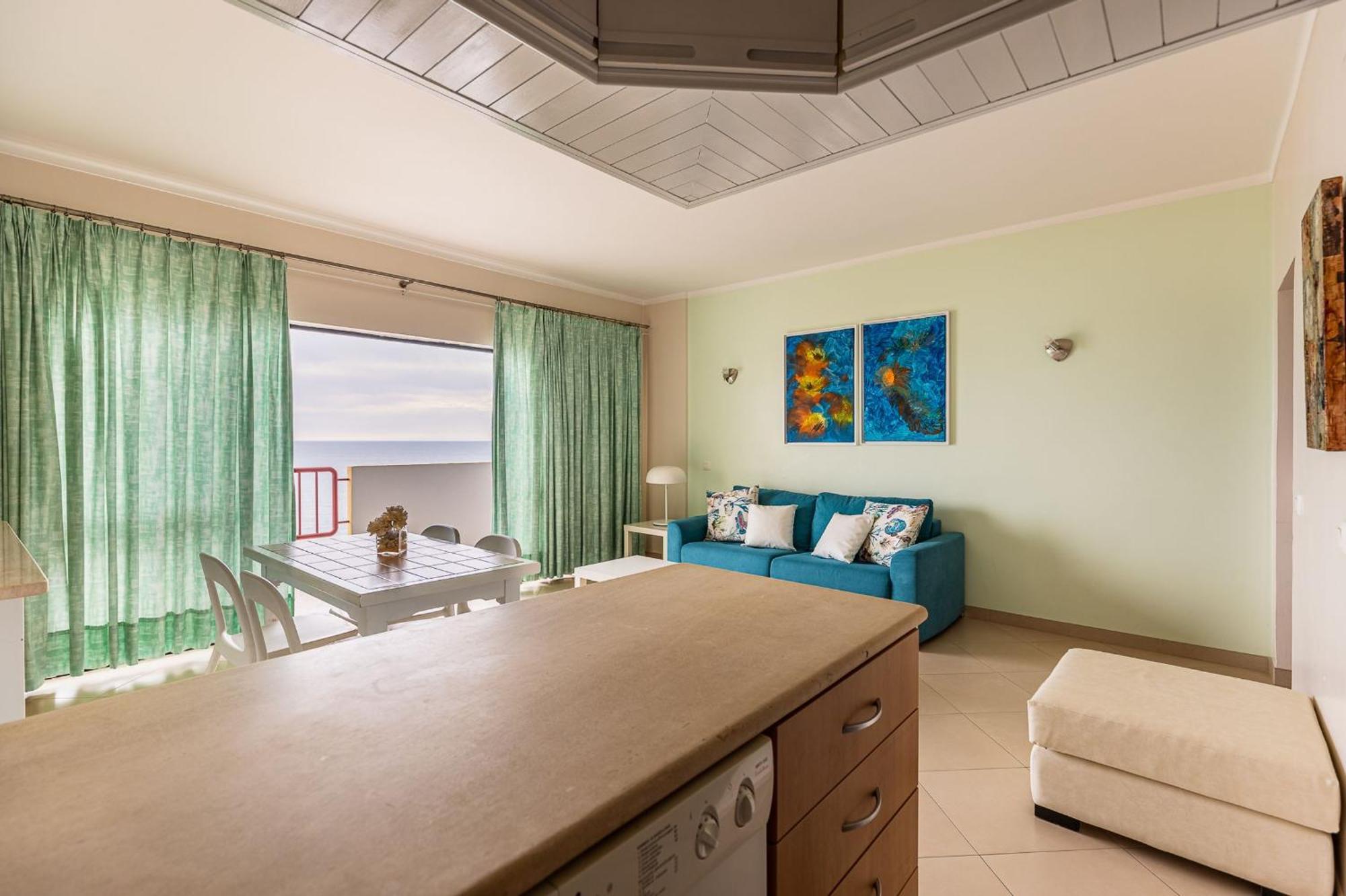 Beachfront 1 Bdr With Pool By Lovelystay Apartment Portimao