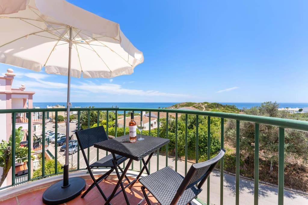 Paz E Vista Mar With Pool & Wifi Apartment