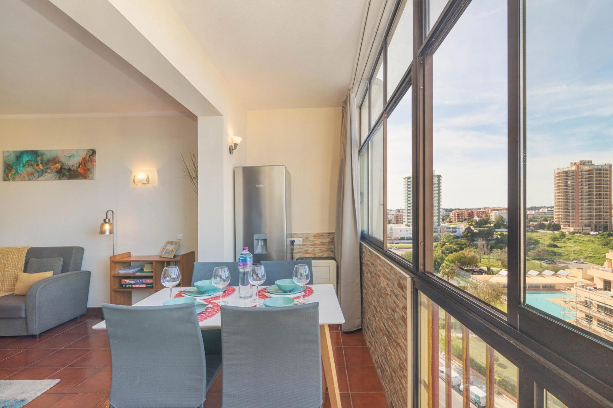 Torre Da Rocha - Silhueta Citadina Portimao