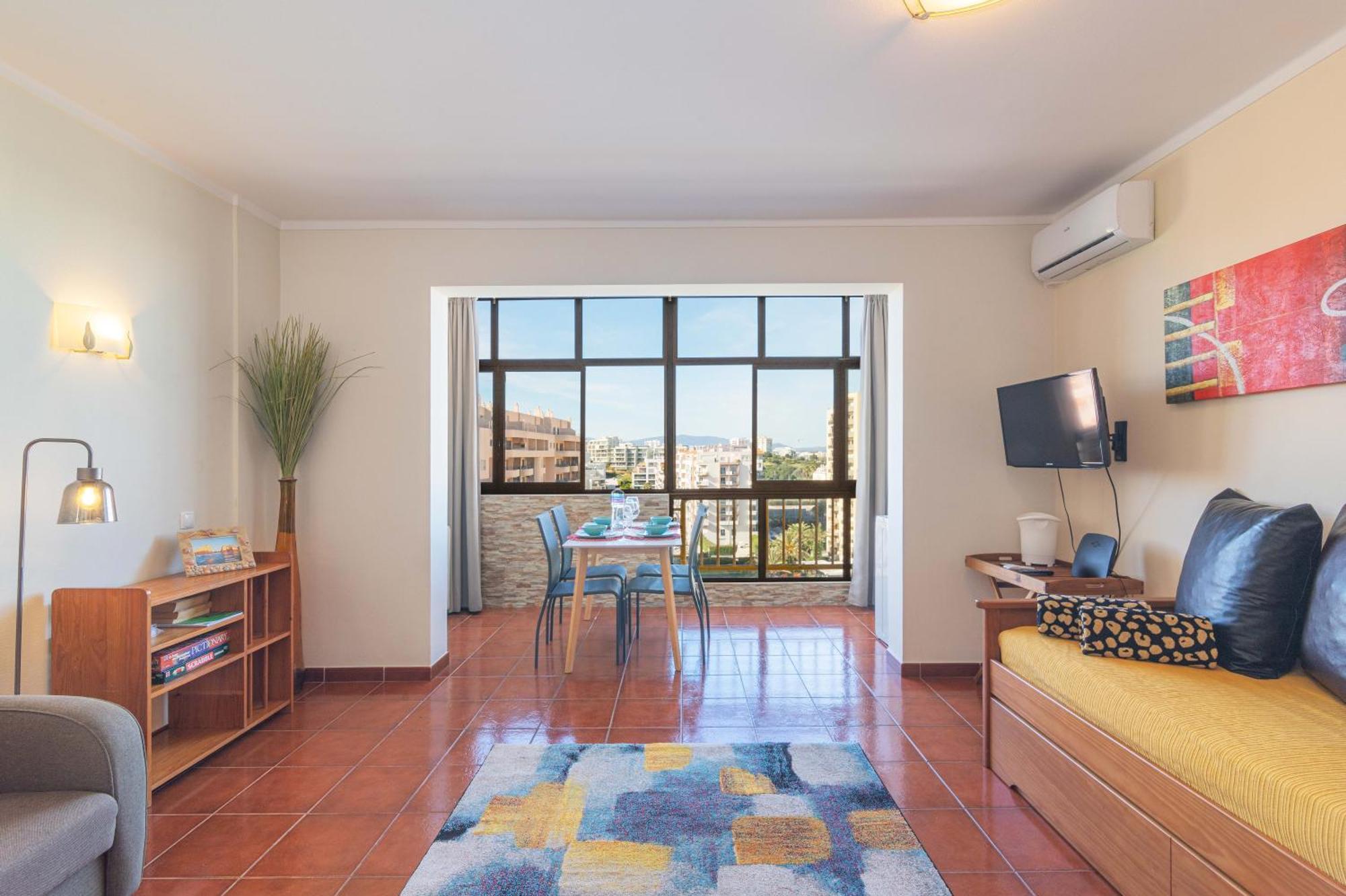 Torre Da Rocha - Silhueta Citadina Portimao