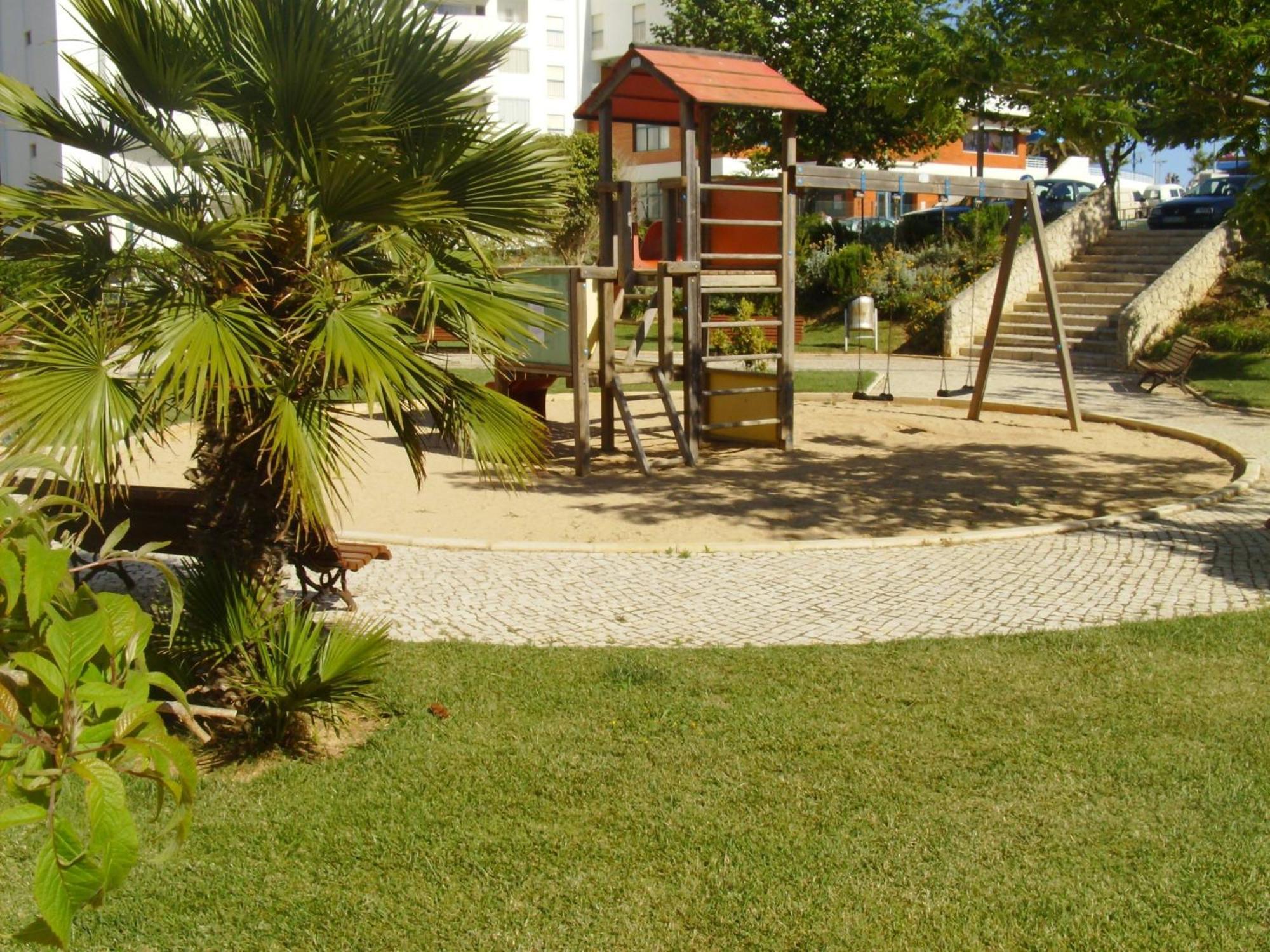 Aparthotel Jardins Da Rocha 3*