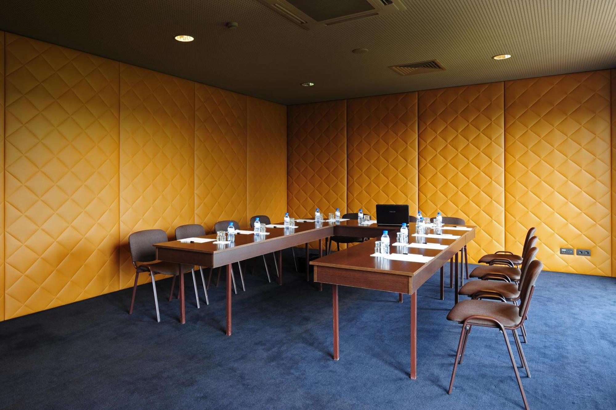 Hotel De Business &