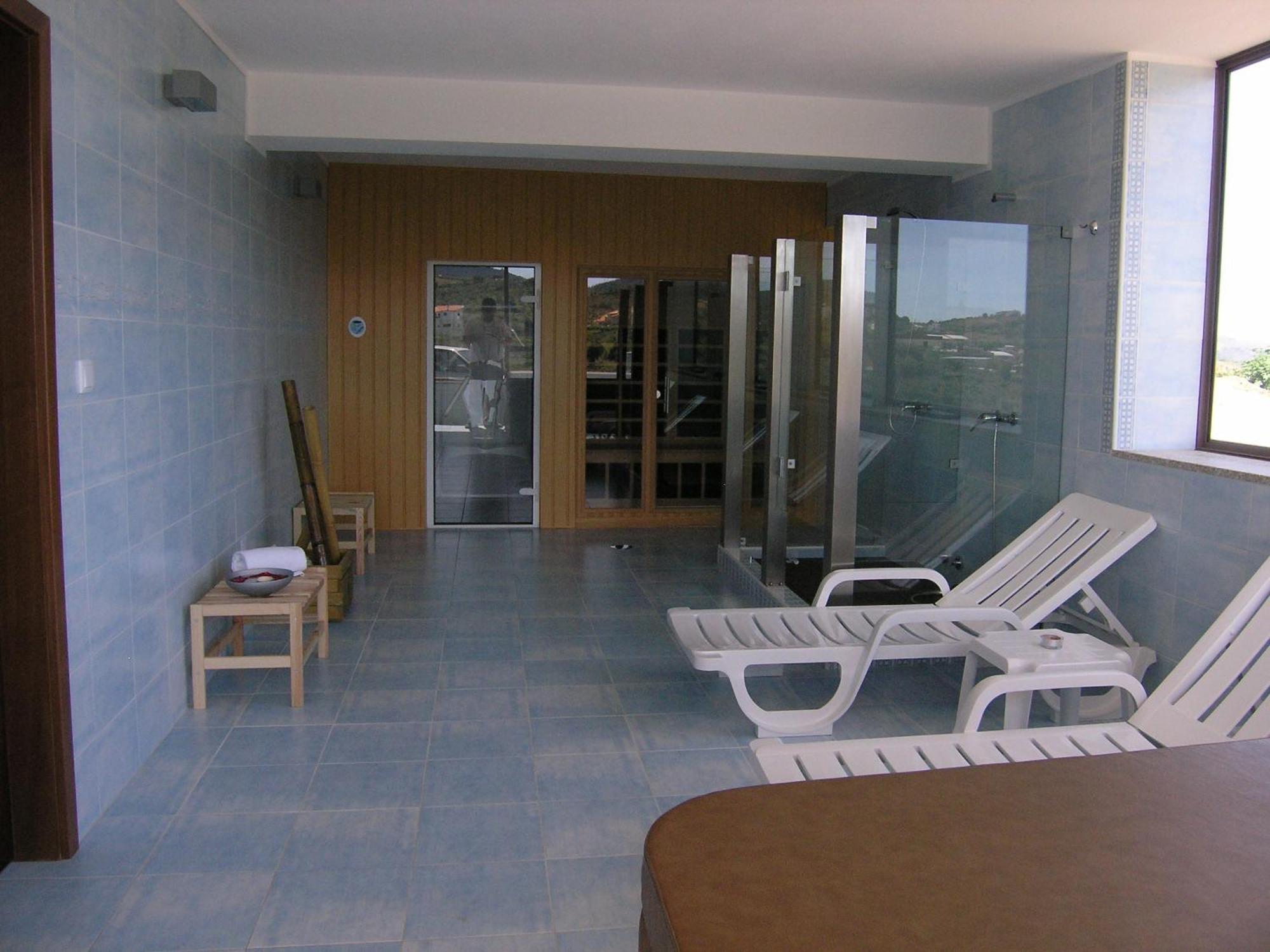 Guest house Casa De Alpajares - & *