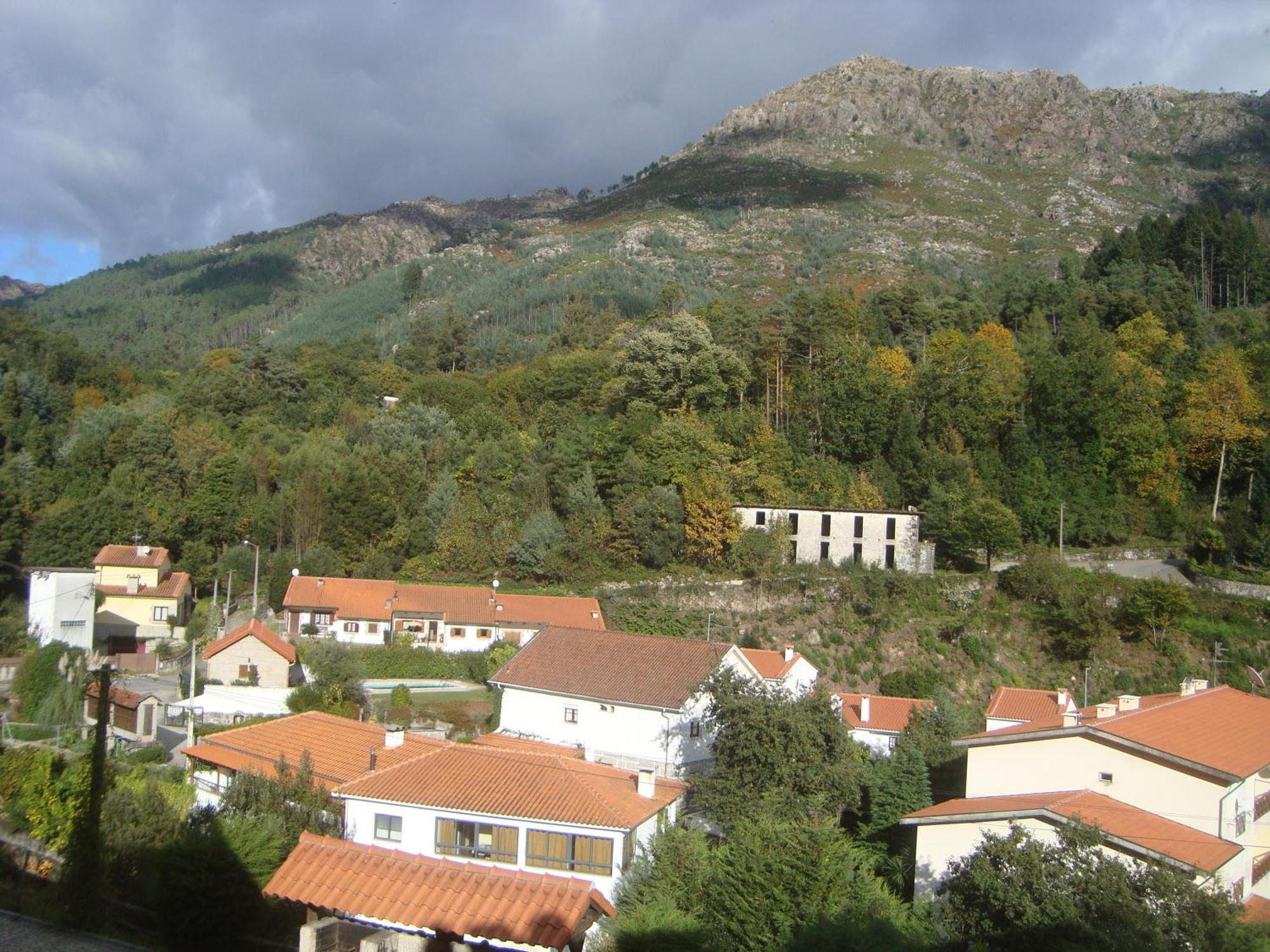 Aparthotel Geres Geres