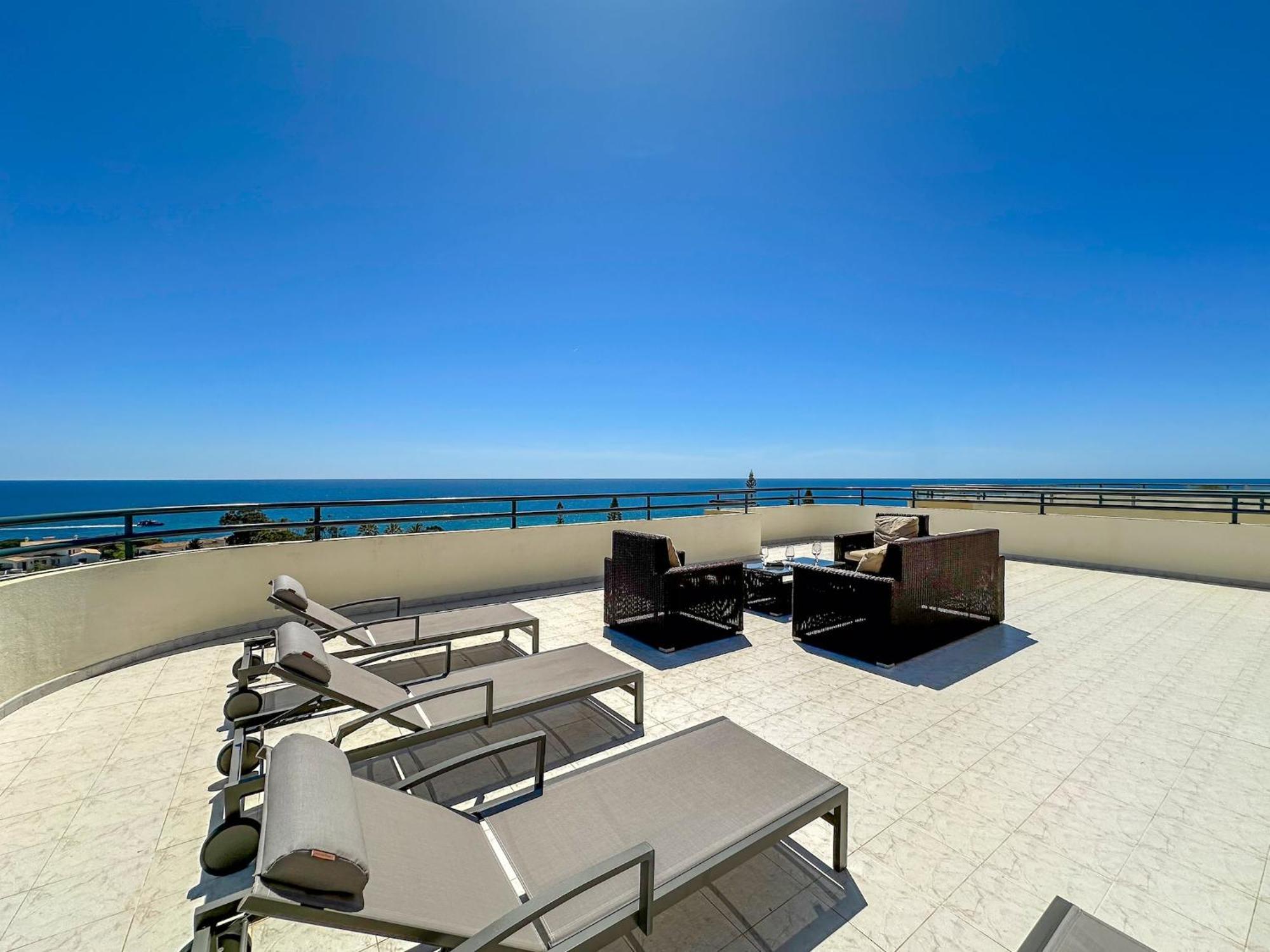 Apartment Luxury Penthouse Wstunning Sea Views, Walk To Gale