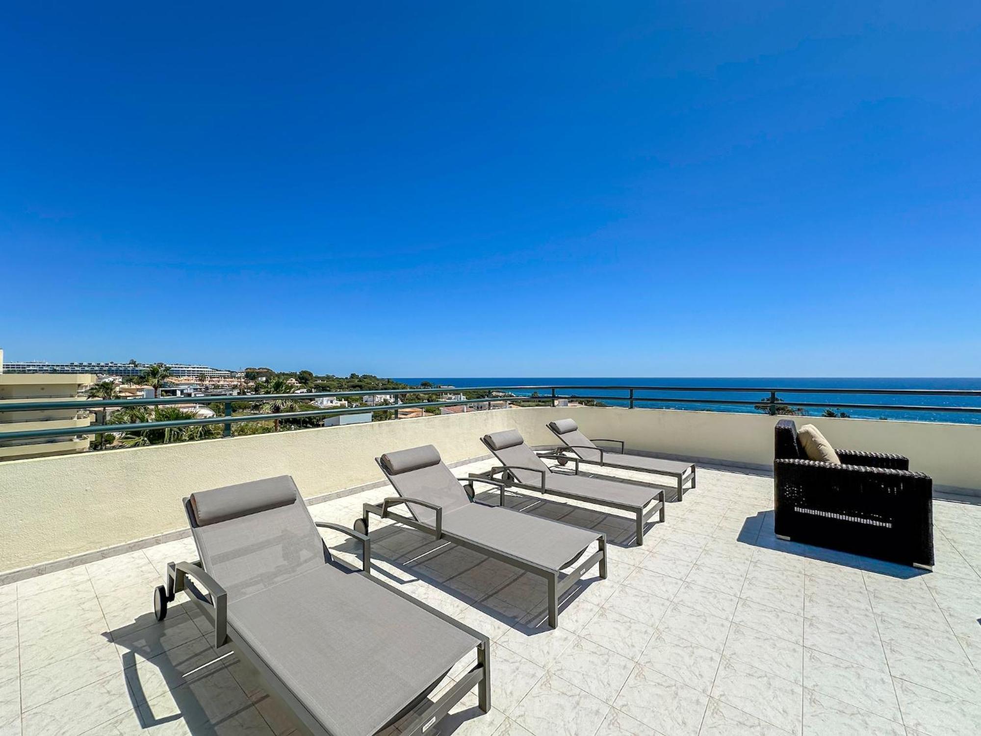 Apartment Luxury Penthouse Wstunning Sea Views, Walk To Gale *