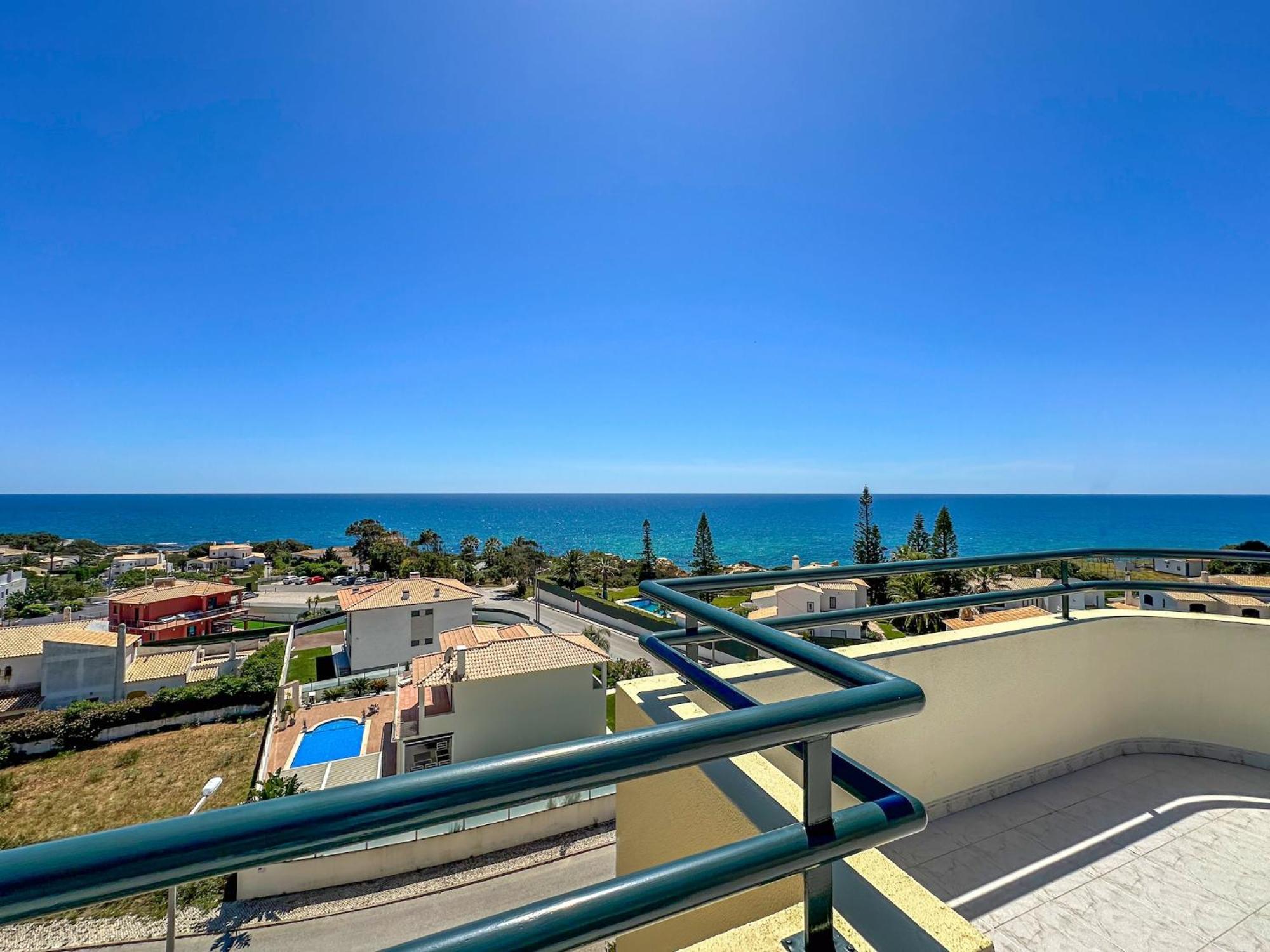 Apartment Luxury Penthouse Wstunning Sea Views, Walk To Gale *