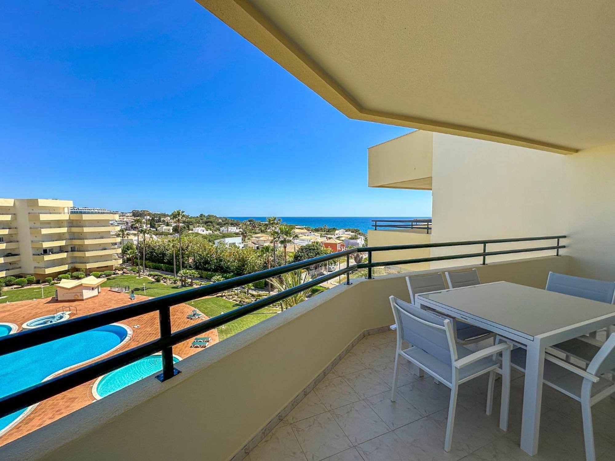 Apartment Luxury Penthouse Wstunning Sea Views, Walk To Gale
