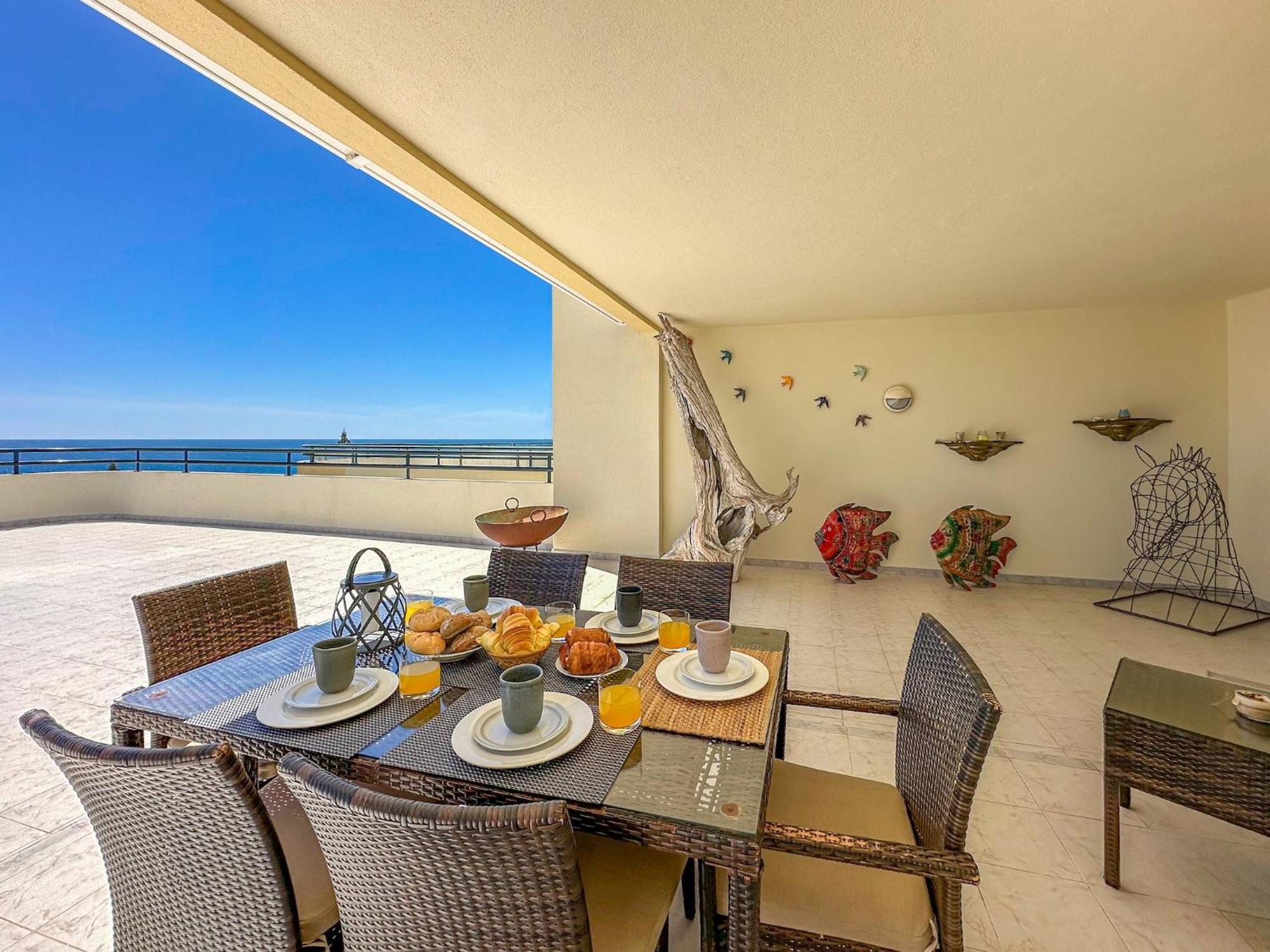 Apartment Luxury Penthouse Wstunning Sea Views, Walk To Gale Albufeira