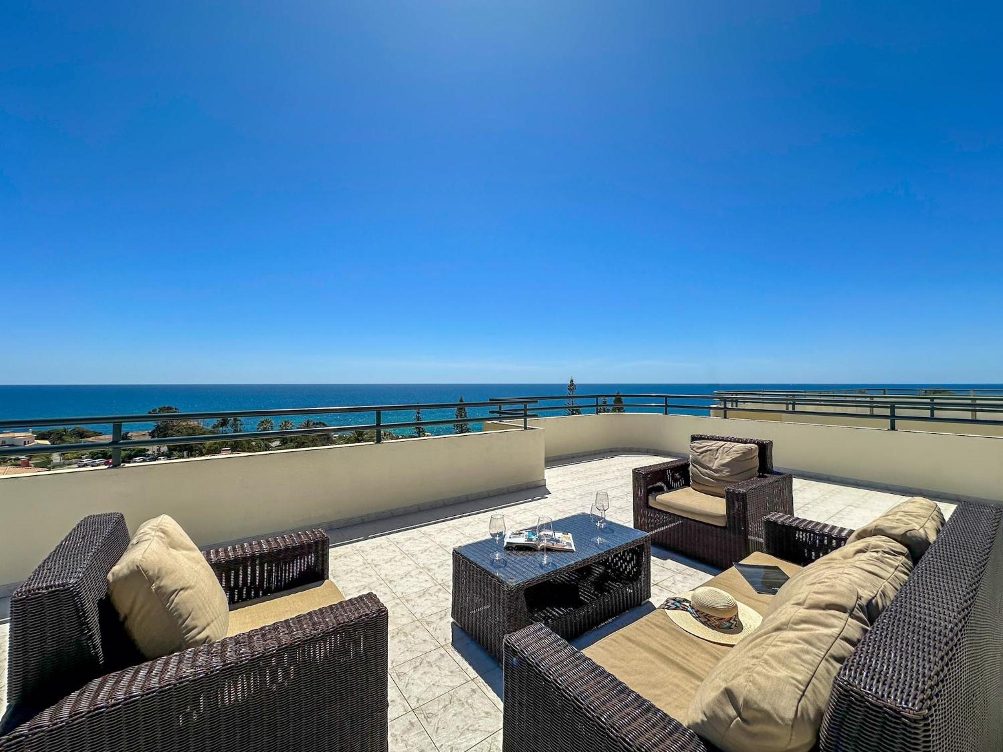 Apartment Luxury Penthouse Wstunning Sea Views, Walk To Gale Albufeira
