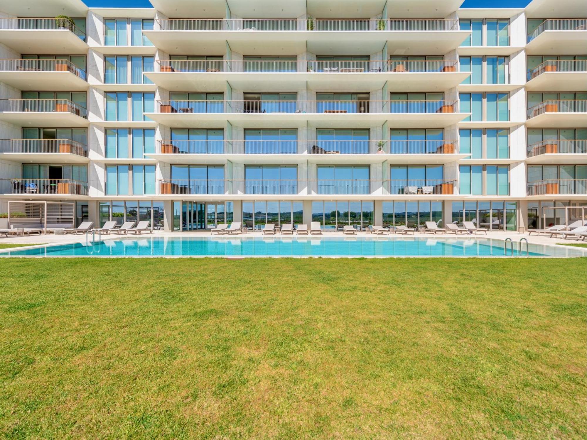 Apartment Bayline - Beachfront Bliss & By Bedzy