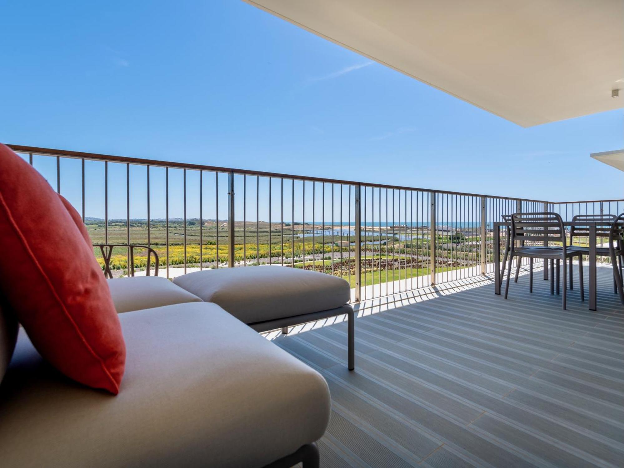Bayline - Beachfront Bliss & By Bedzy Armacao de Pera