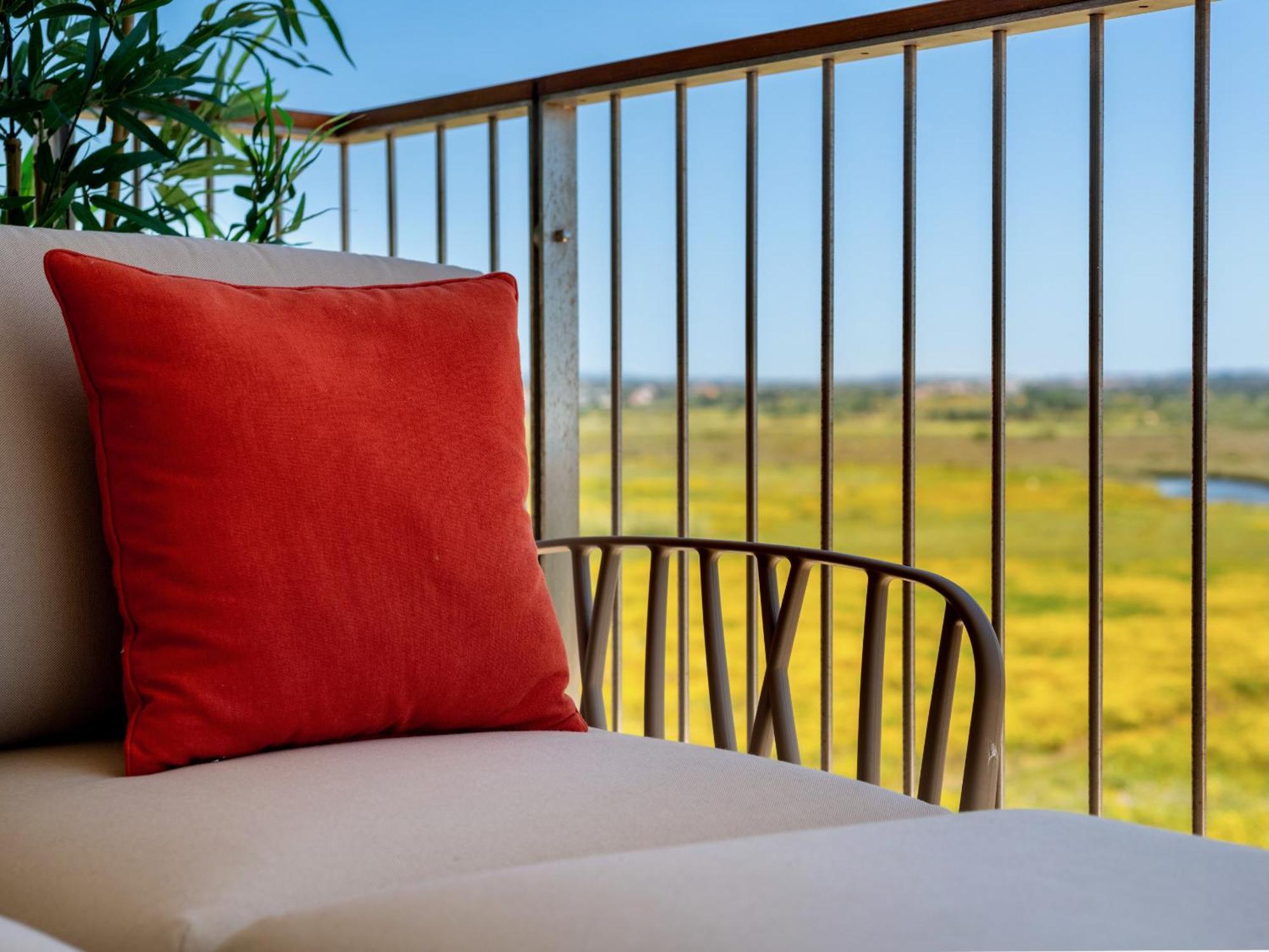 Apartment Bayline - Beachfront Bliss & By Bedzy