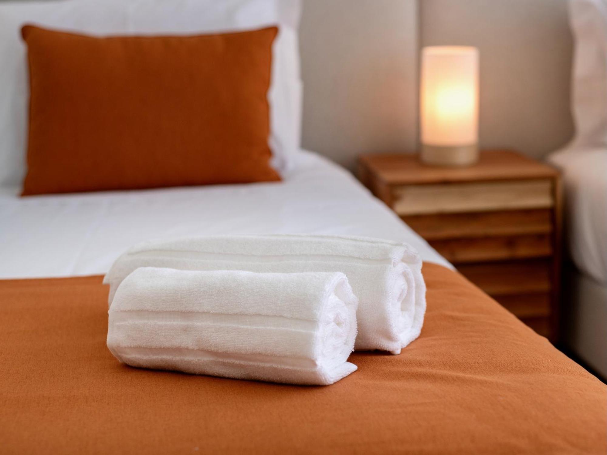 Apartment Bayline - Beachfront Bliss & By Bedzy *
