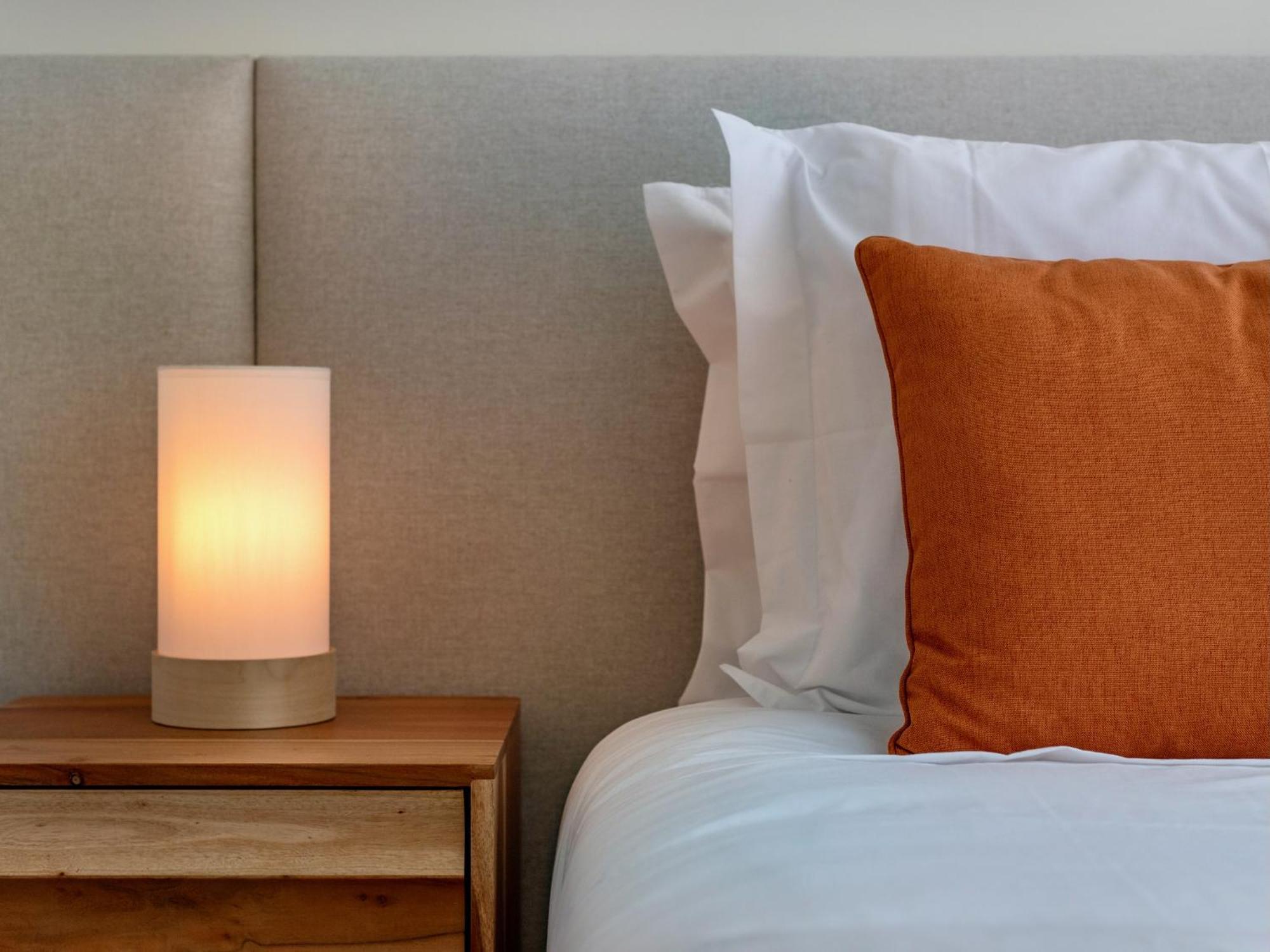Apartment Bayline - Beachfront Bliss & By Bedzy *