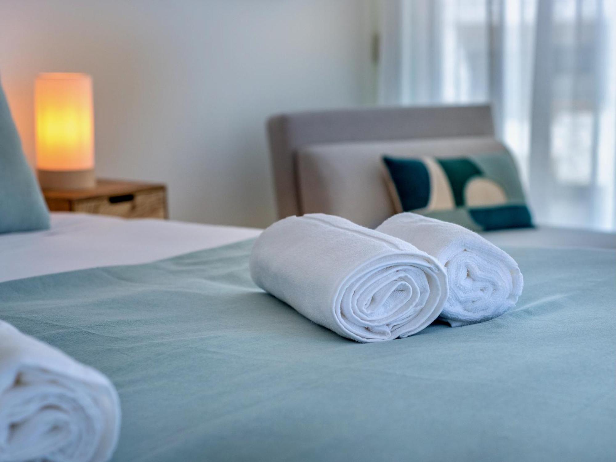 Apartment Bayline - Beachfront Bliss & By Bedzy Armacao de Pera