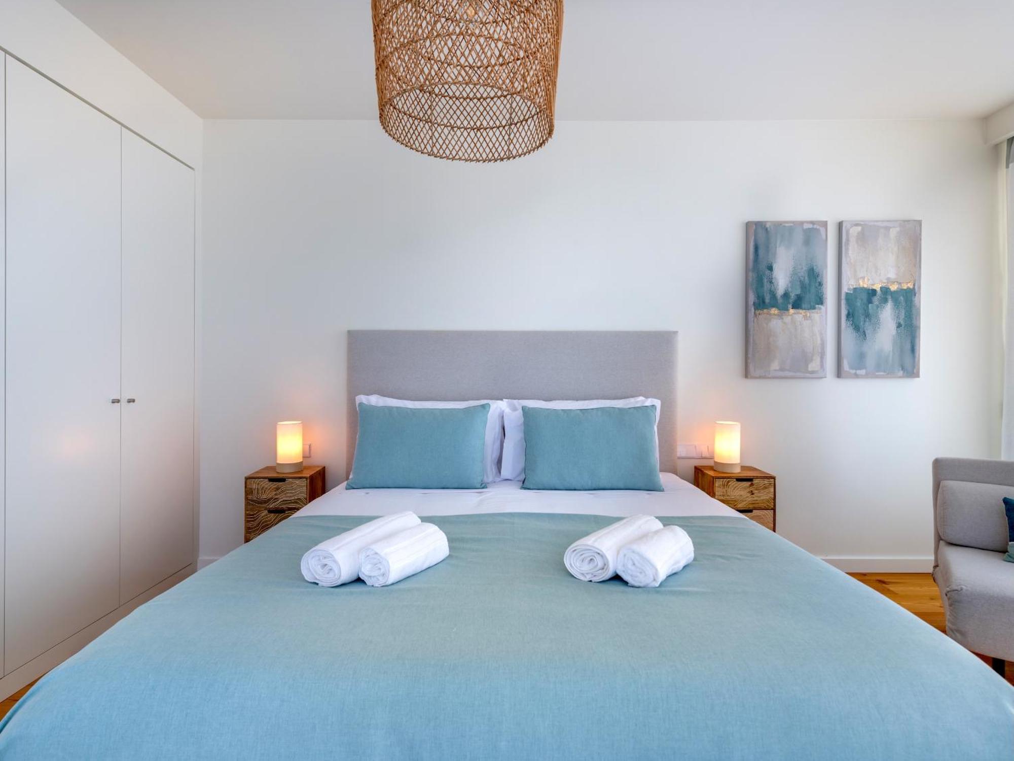 Apartment Bayline - Beachfront Bliss & By Bedzy *