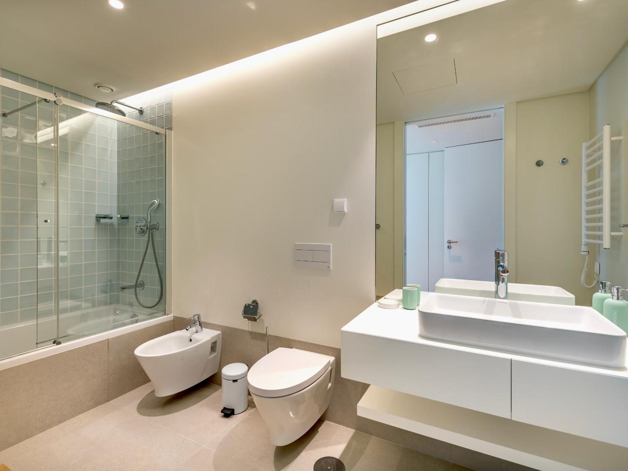 Apartment Bayline - Beachfront Bliss & By Bedzy