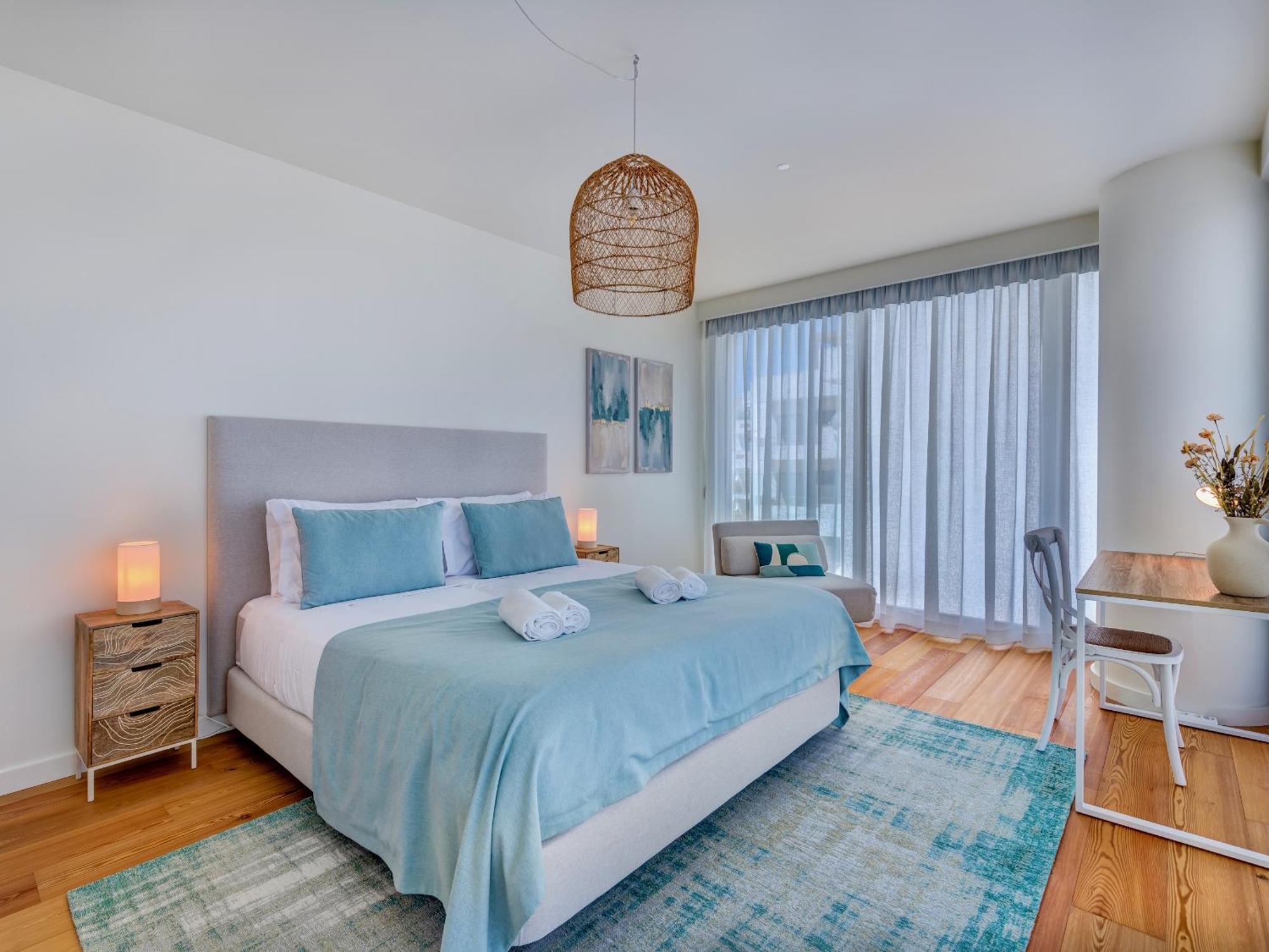 Apartment Bayline - Beachfront Bliss & By Bedzy *