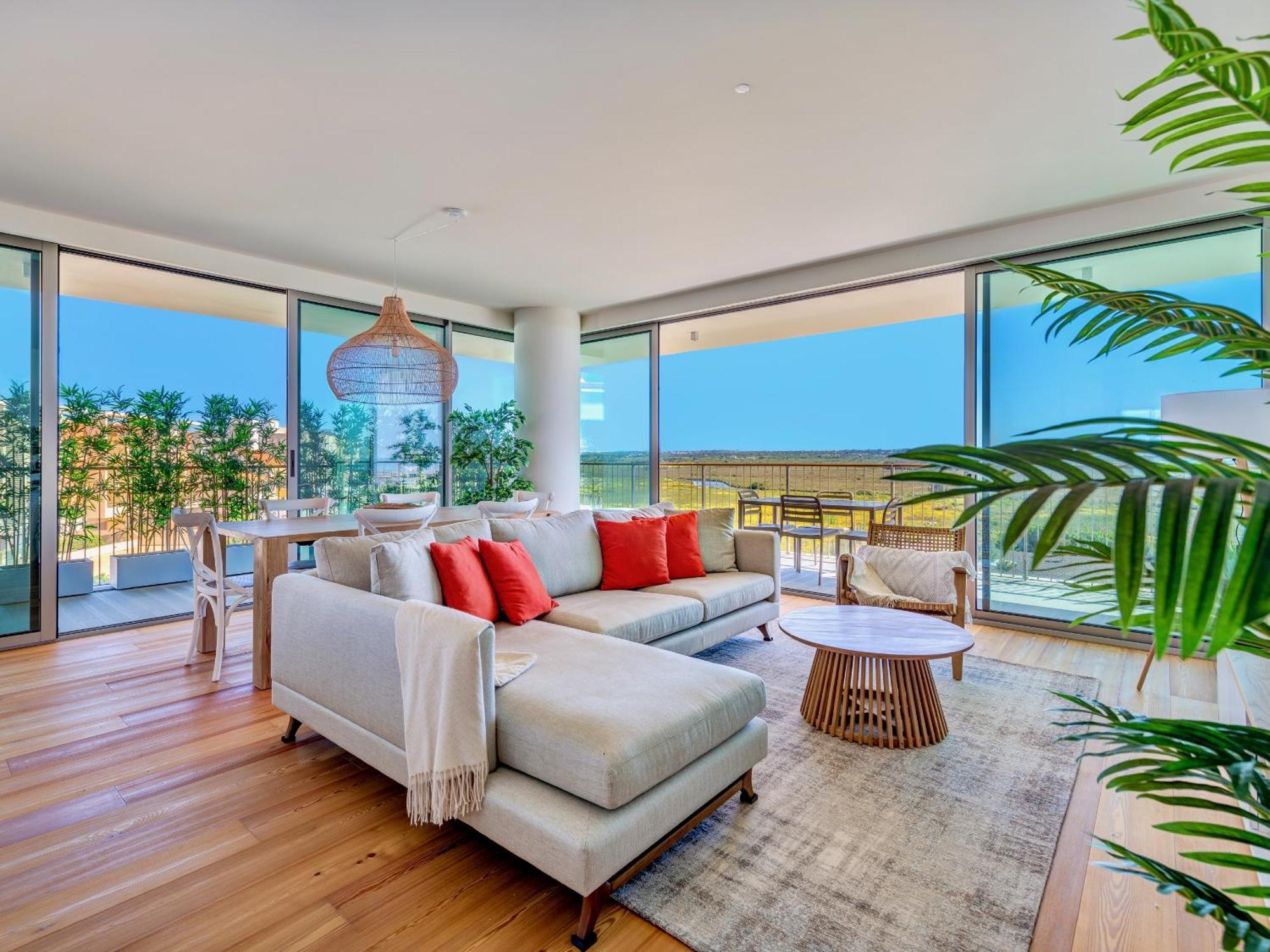 Apartment Bayline - Beachfront Bliss & By Bedzy Armacao de Pera