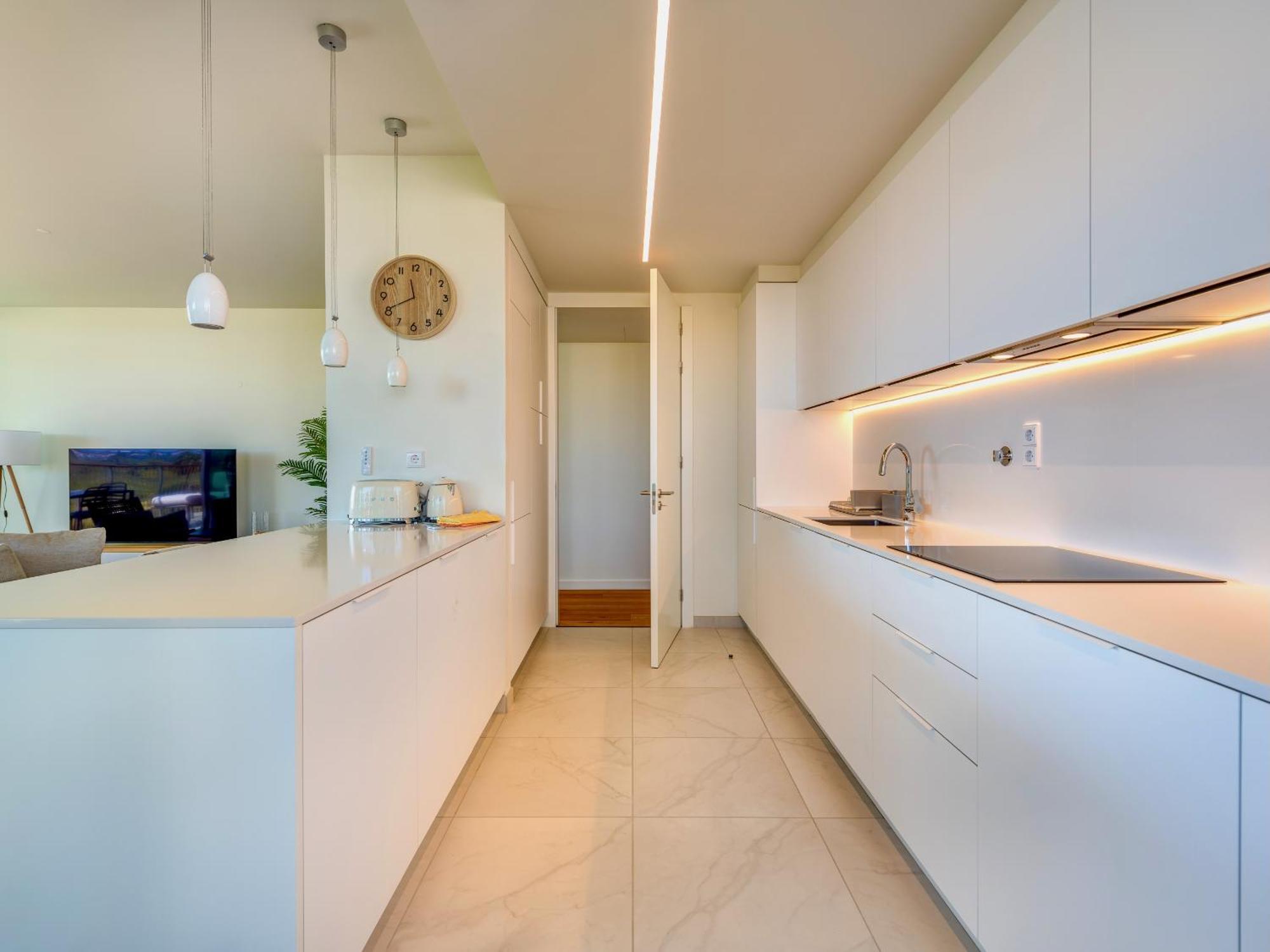 Apartment Bayline - Beachfront Bliss & By Bedzy Armacao de Pera