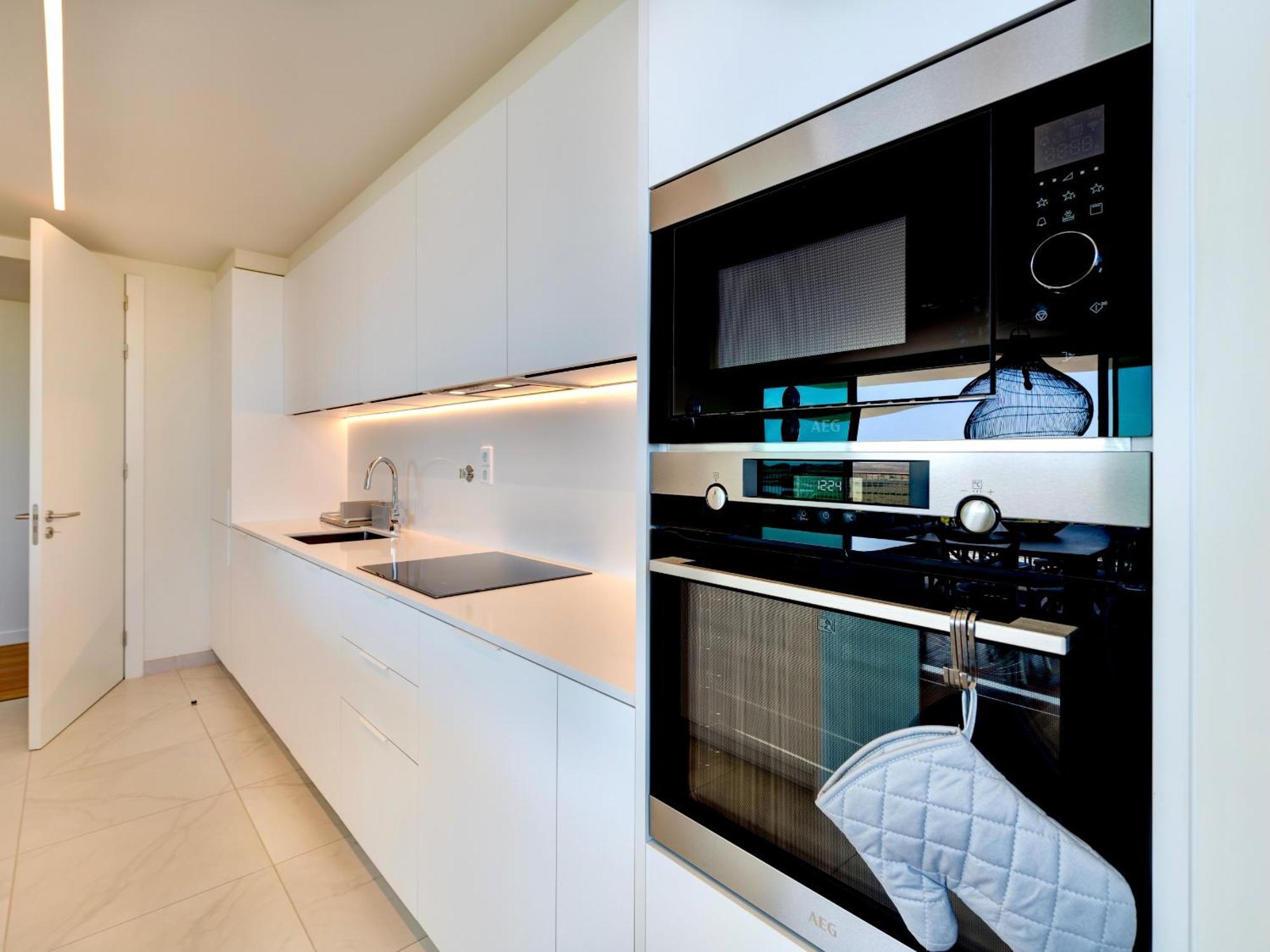 Apartment Bayline - Beachfront Bliss & By Bedzy Armacao de Pera