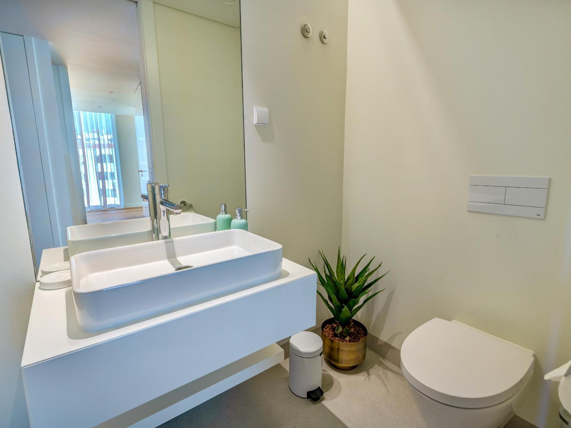 Apartment Bayline - Beachfront Bliss & By Bedzy Armacao de Pera