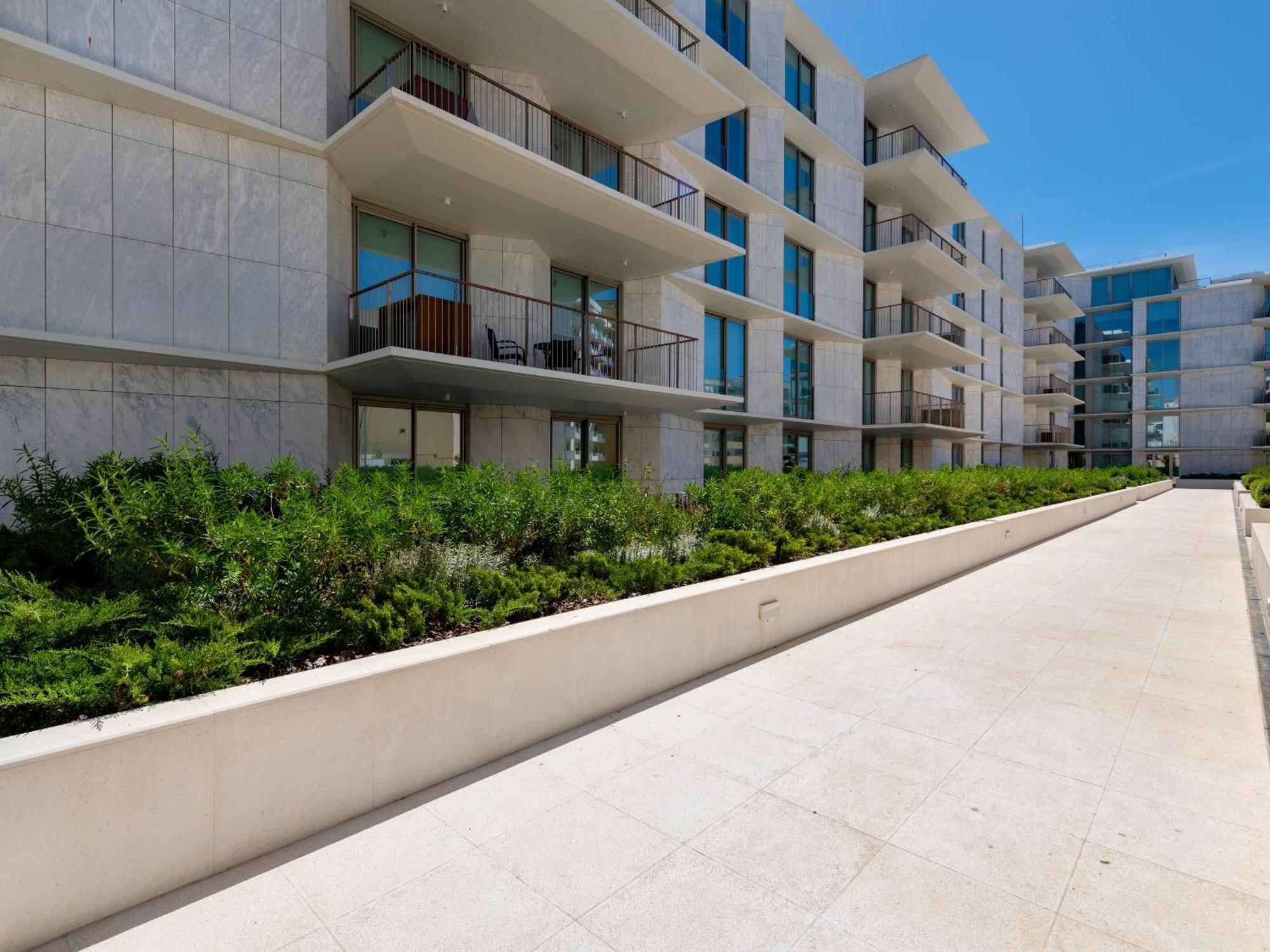 Apartment Bayline - Beachfront Bliss & By Bedzy