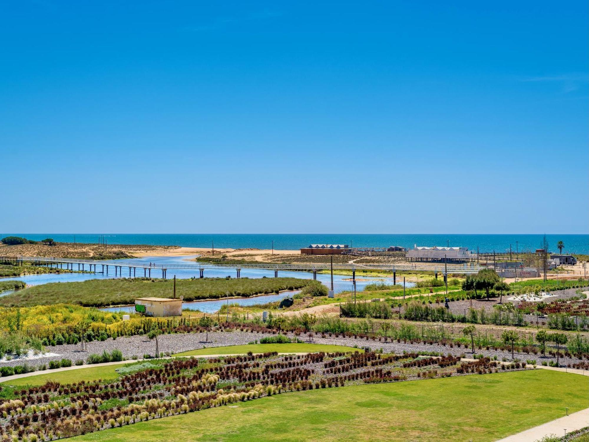 Bayline - Beachfront Bliss & By Bedzy
