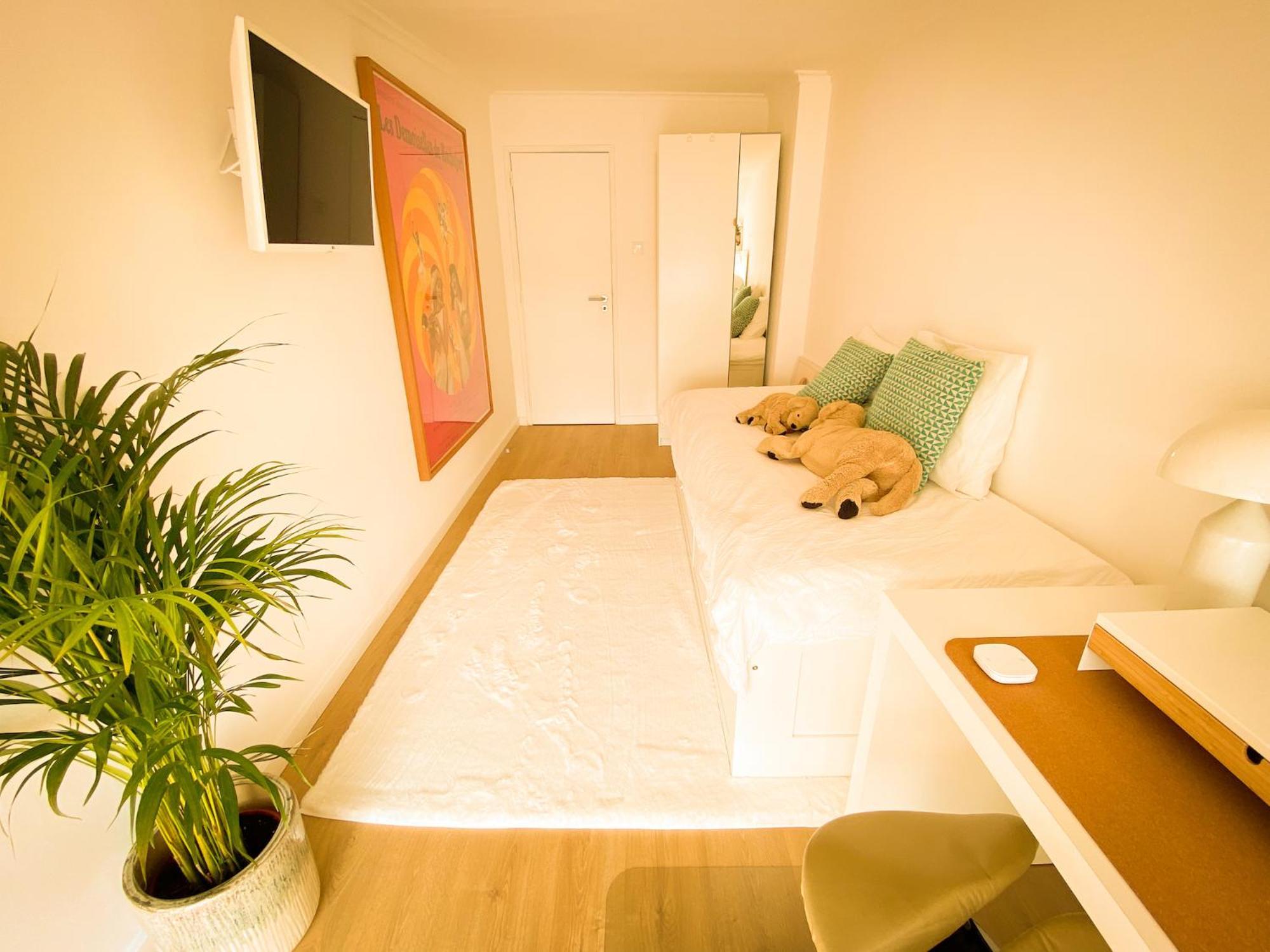 Homestay Ideally Located With Perfect Views Alges
