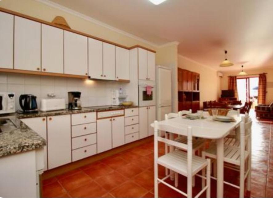 Angela Place Apartment *