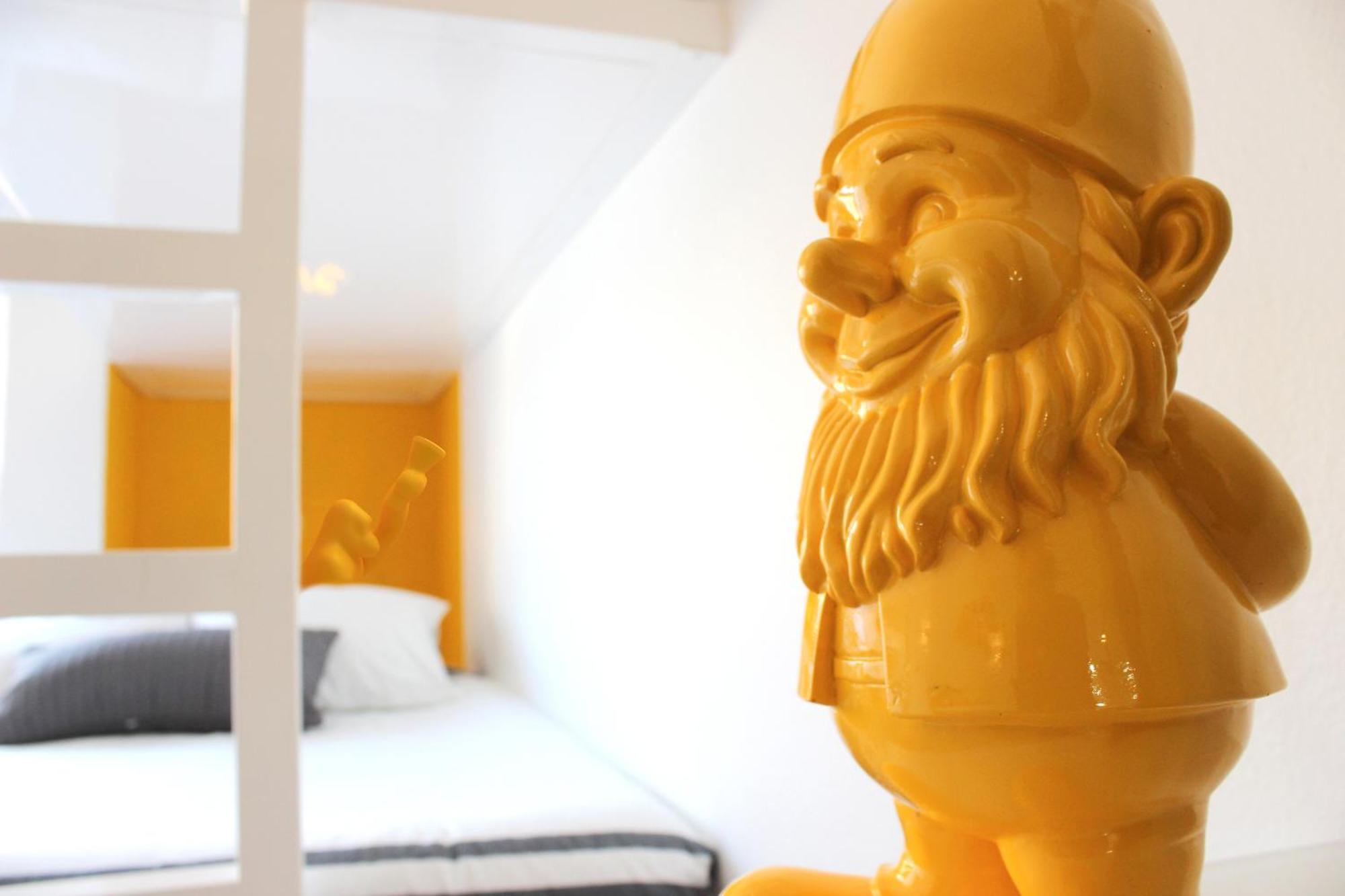 Apartment Warm Yellow *
