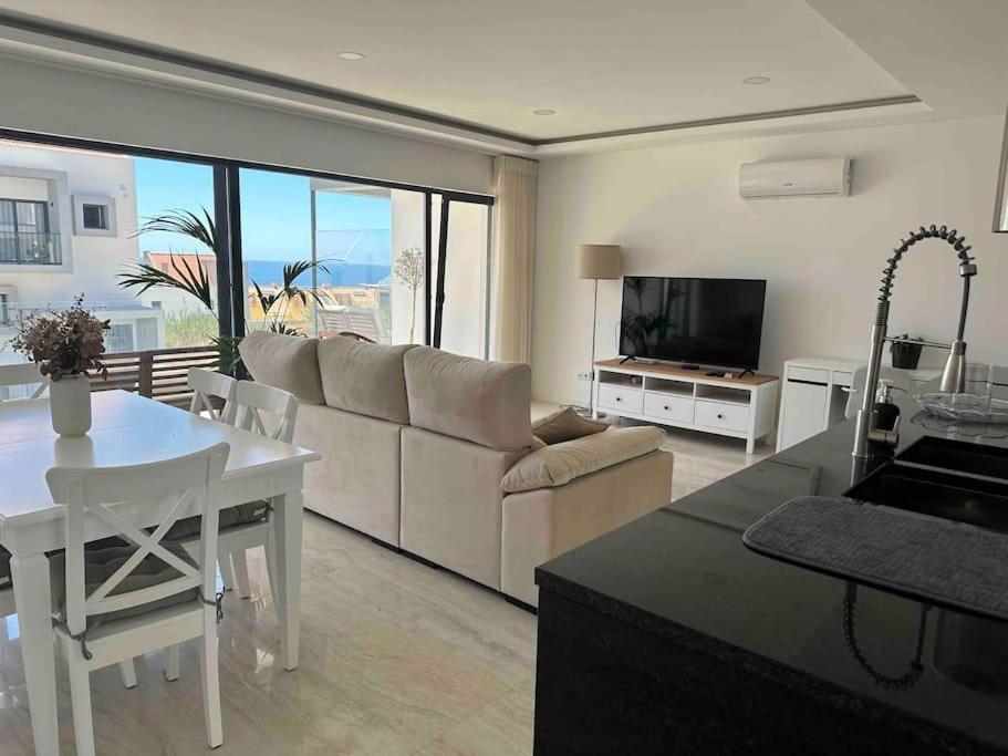 Beach, Ocean View & Bright House Villa *