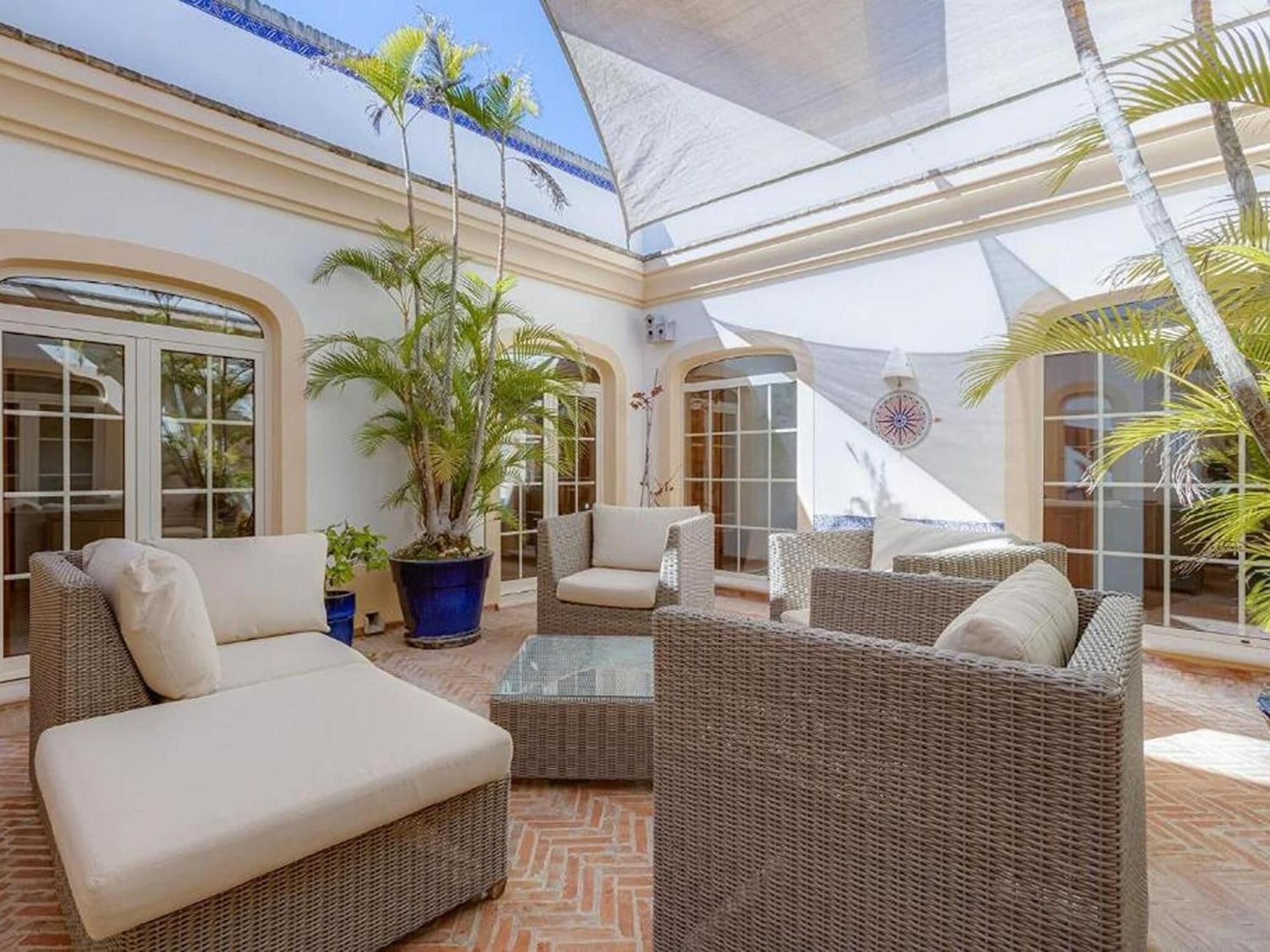Luxury With Gym, Jacuzzi And Swimming Pool *