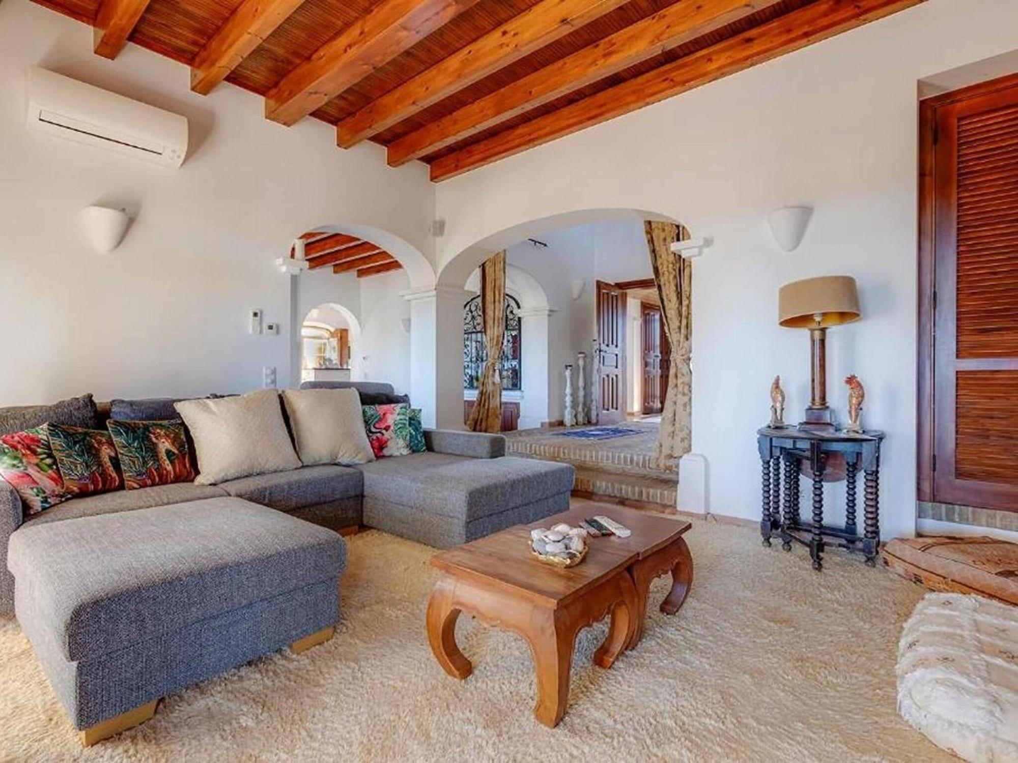 Luxury With Gym, Jacuzzi And Swimming Pool *