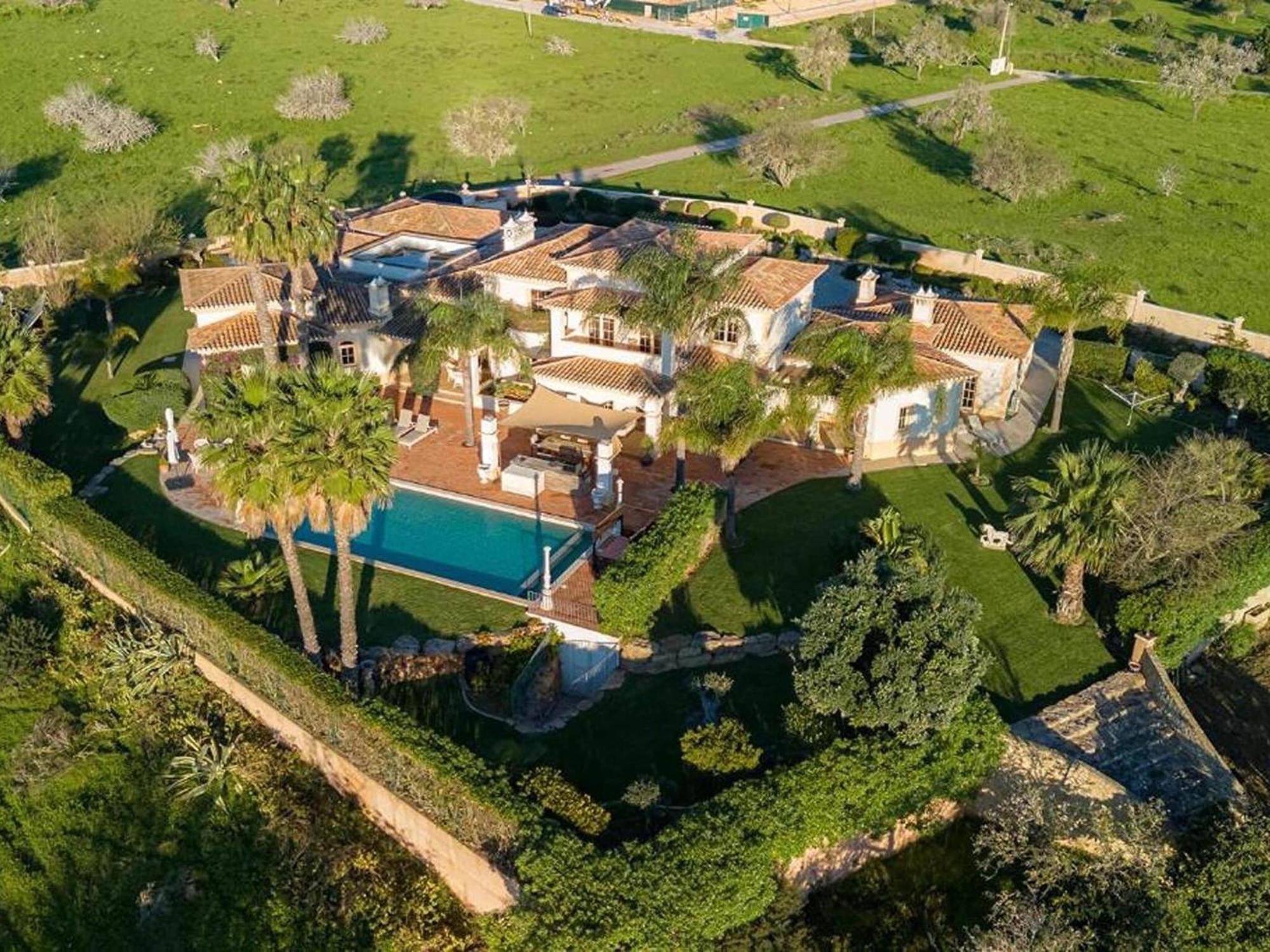 Luxury With Gym, Jacuzzi And Swimming Pool