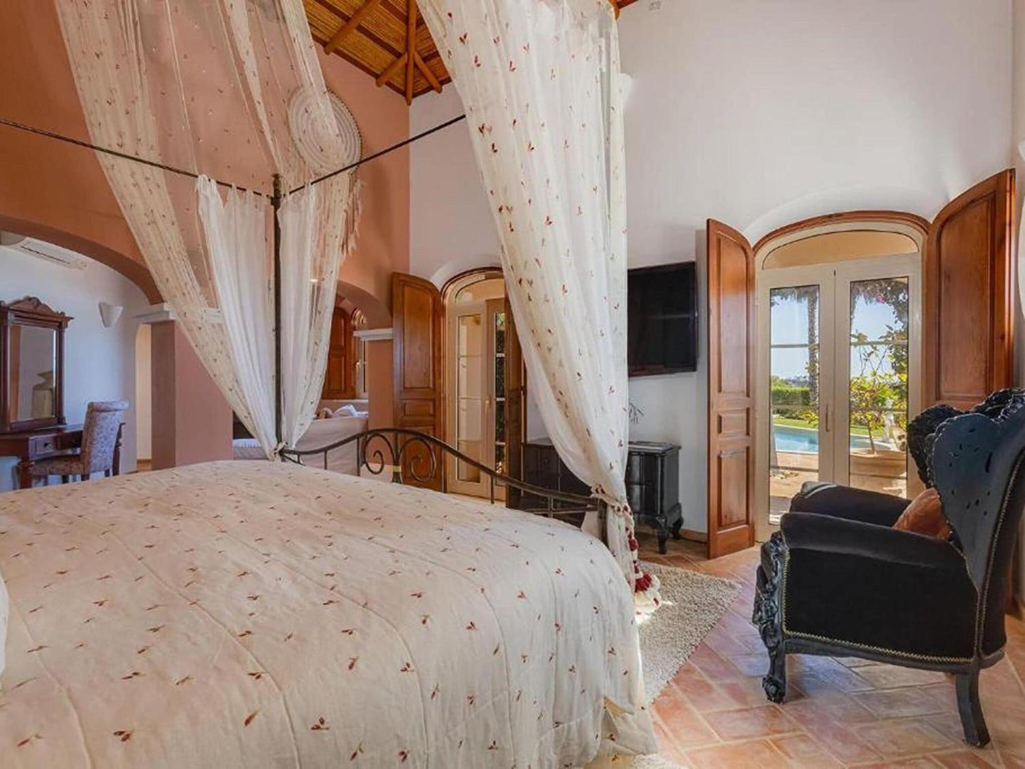 Luxury With Gym, Jacuzzi And Swimming Pool Villa