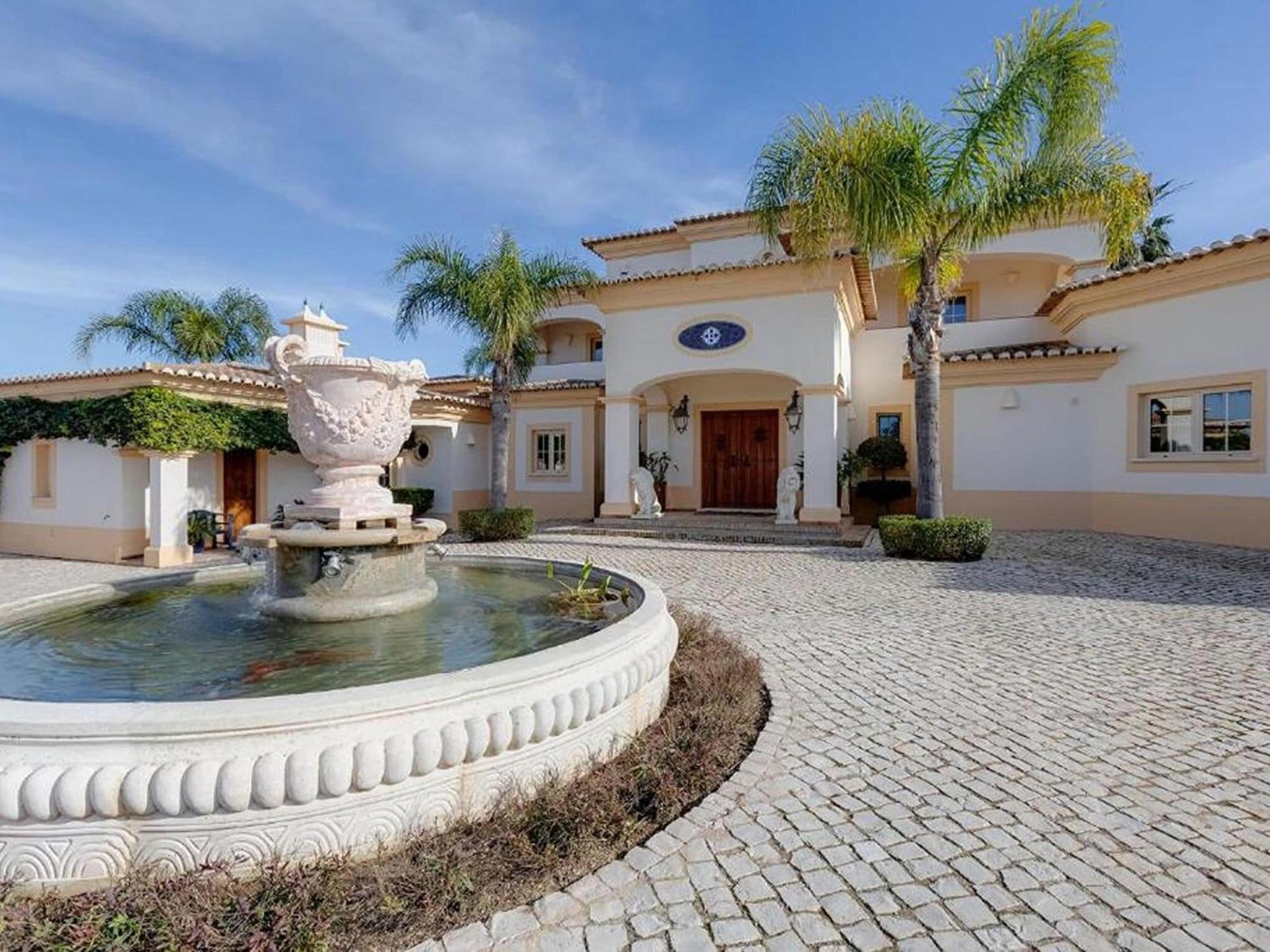 Luxury With Gym, Jacuzzi And Swimming Pool