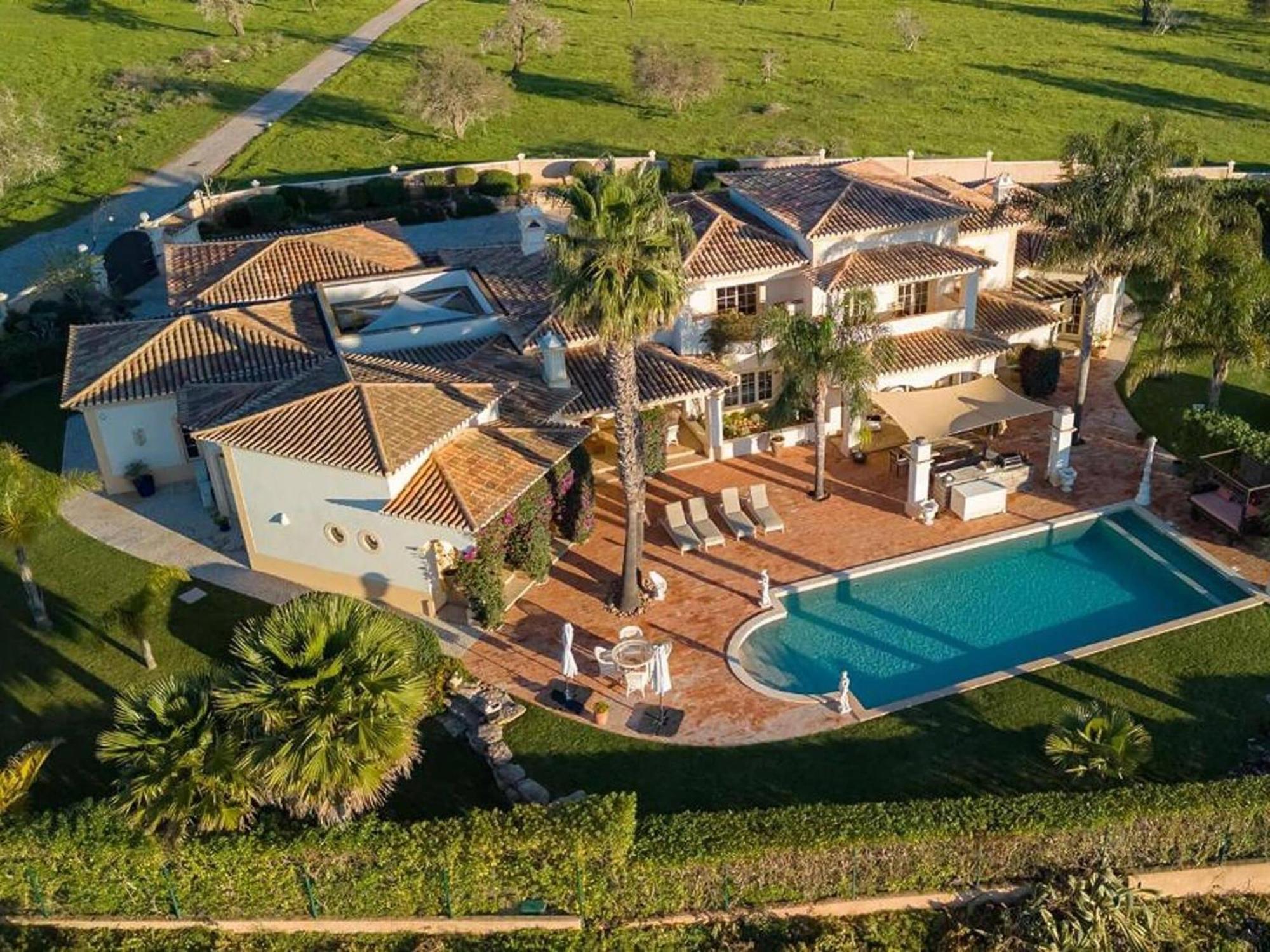 Villa Luxury With Gym, Jacuzzi And Swimming Pool *
